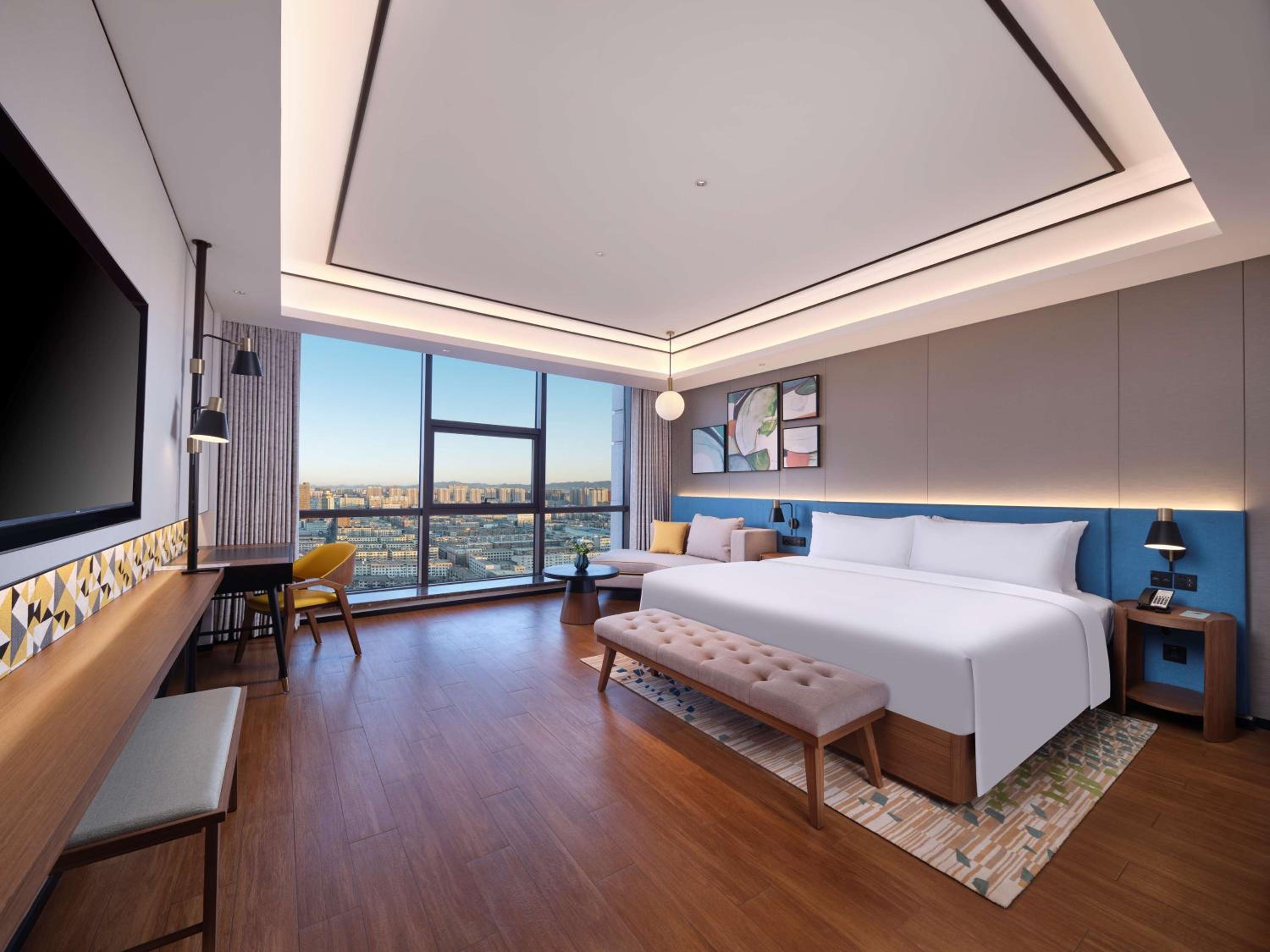 Deluxe King Room - Photo 1