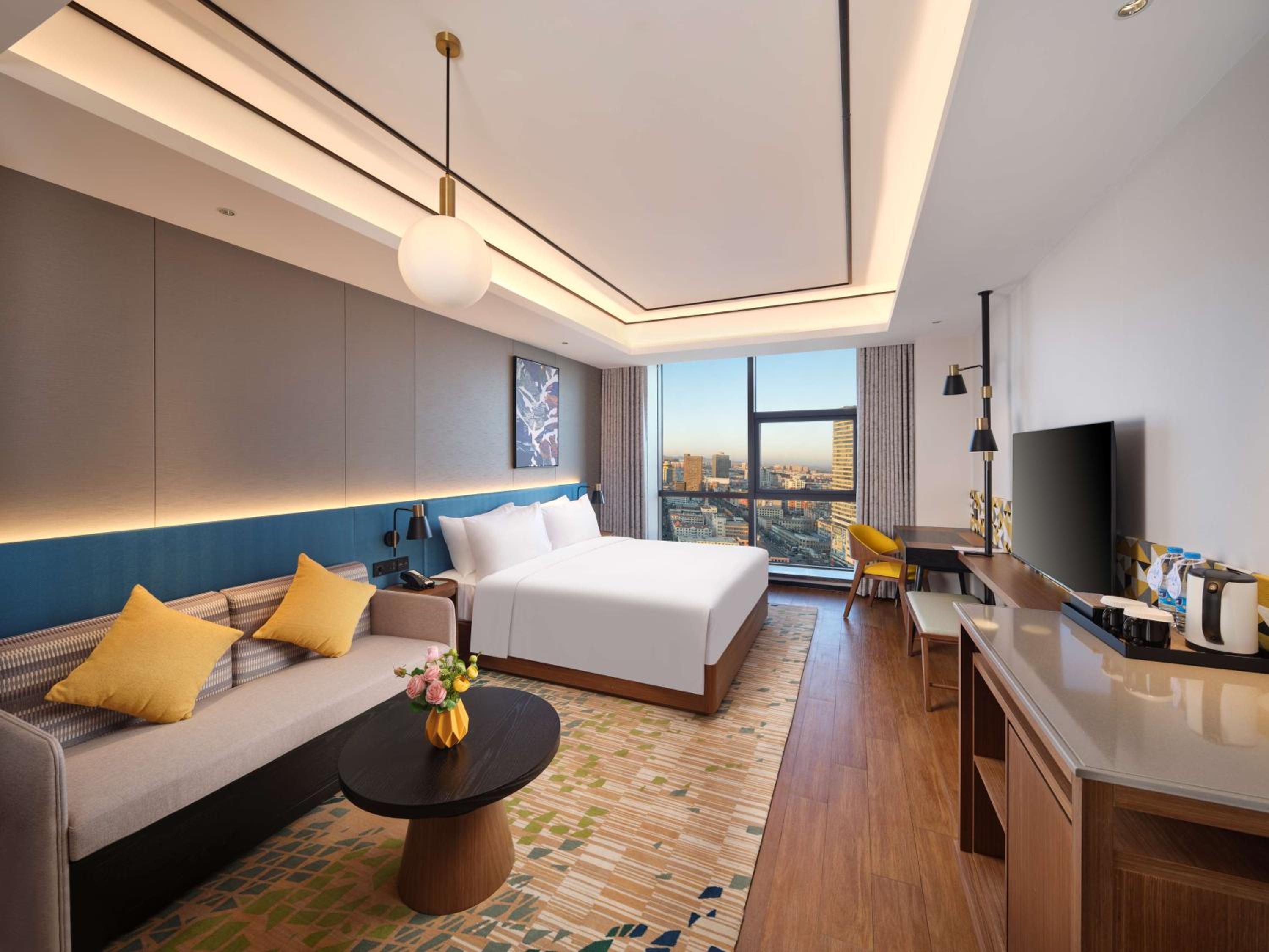 King Room - Mobility Accessible  - Photo 3