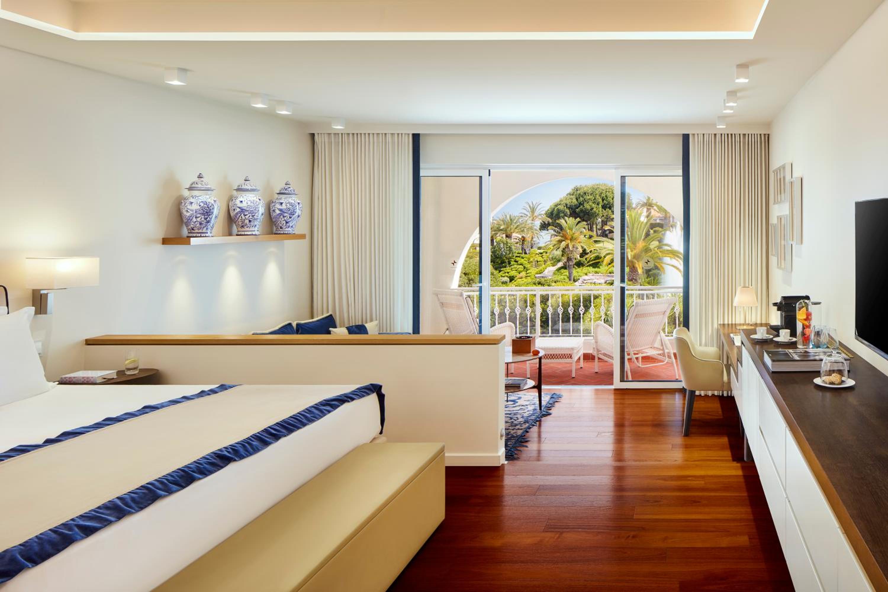 Deluxe Room - Photo 1