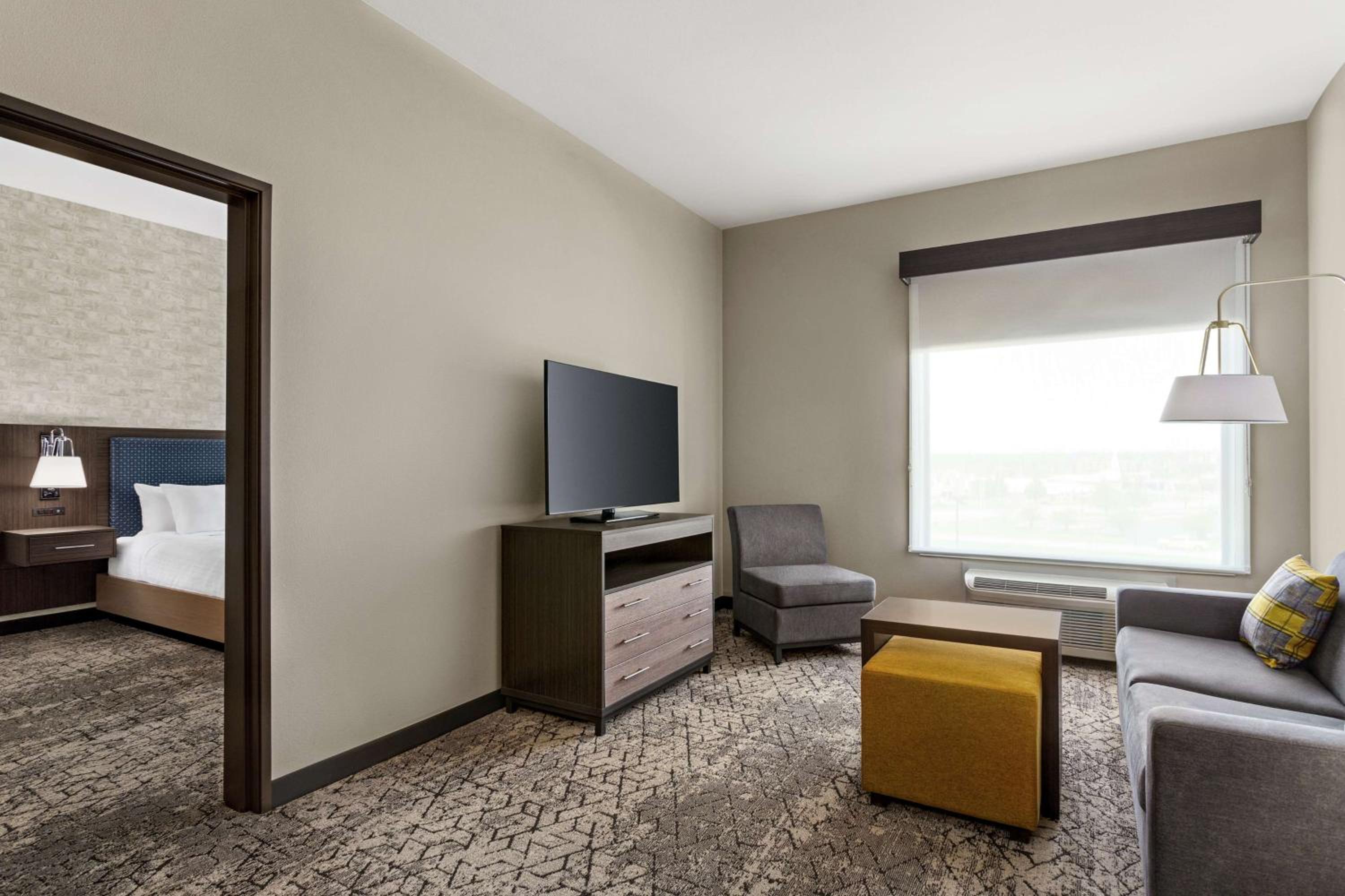 One-Bedroom King Suite - Non-Smoking - Photo 3
