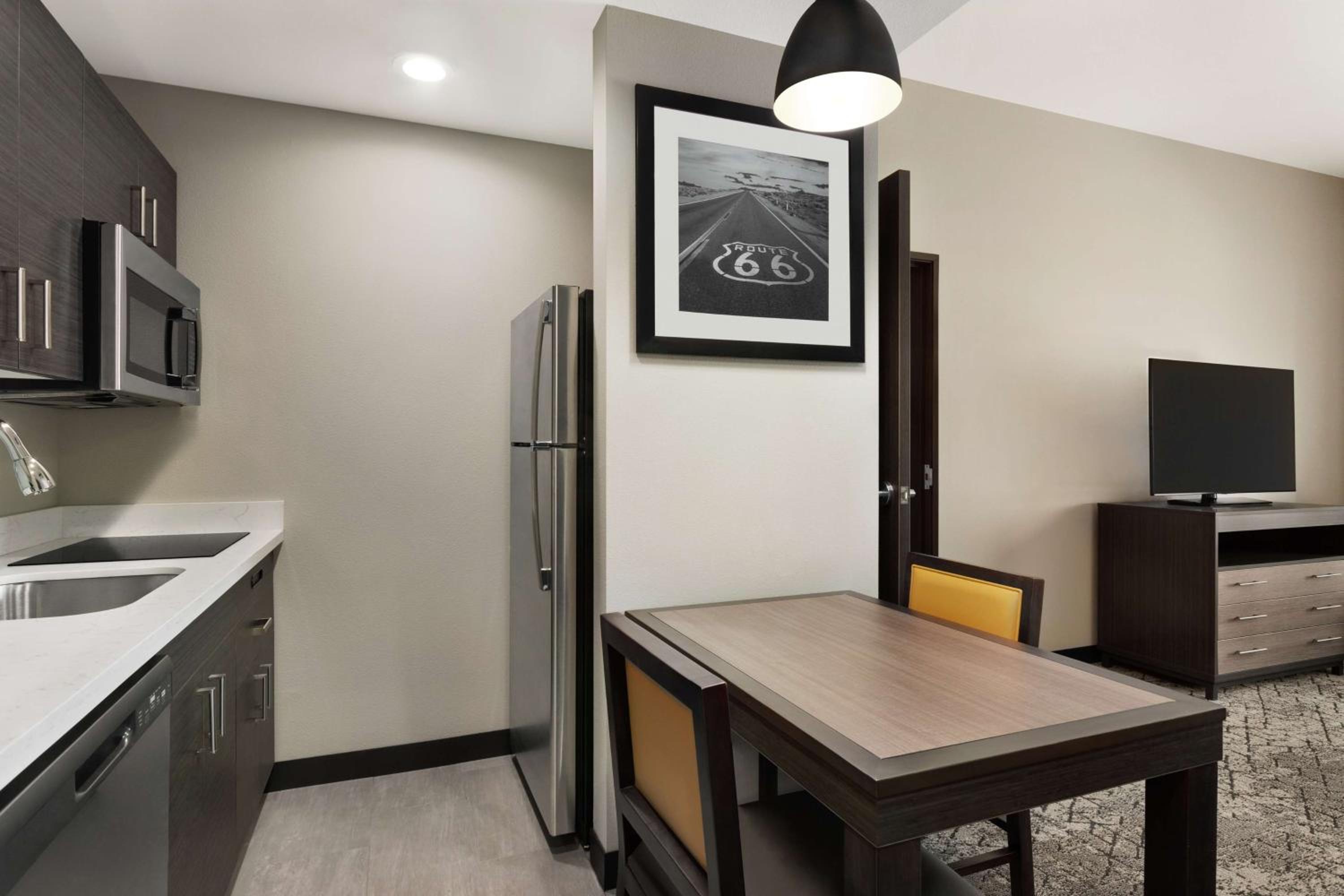 One-Bedroom King Suite - Non-Smoking - Photo 2