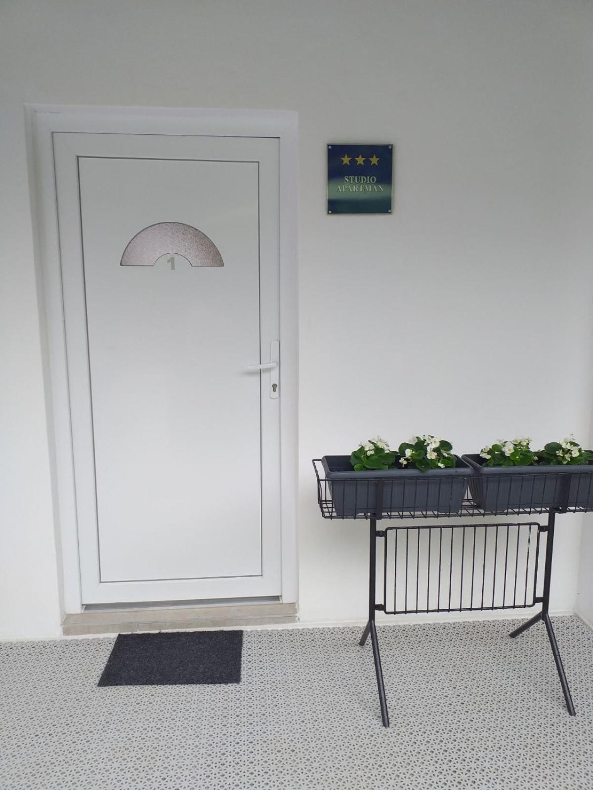 One-Bedroom Apartment - Photo 7