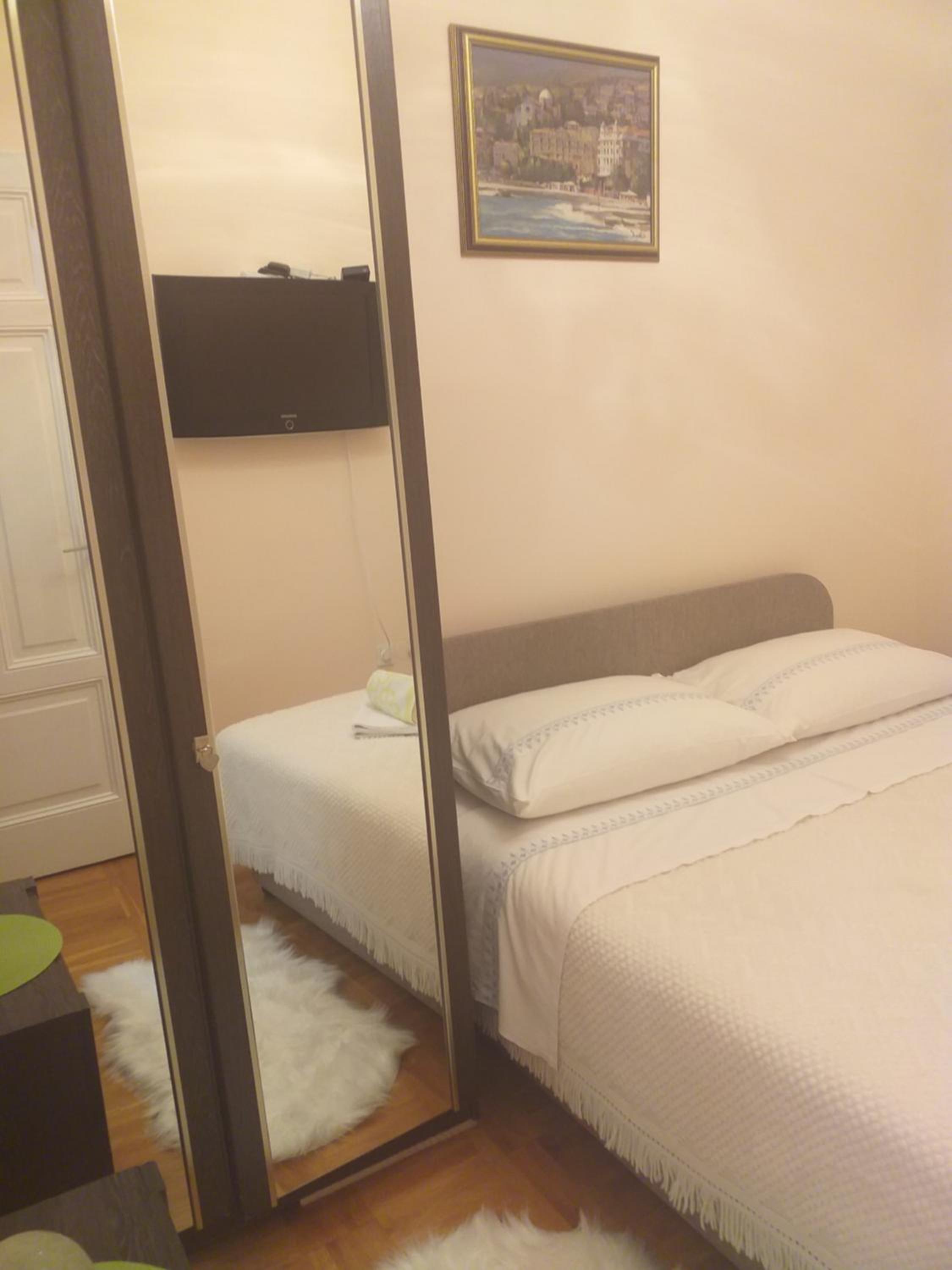 One-Bedroom Apartment - Photo 14