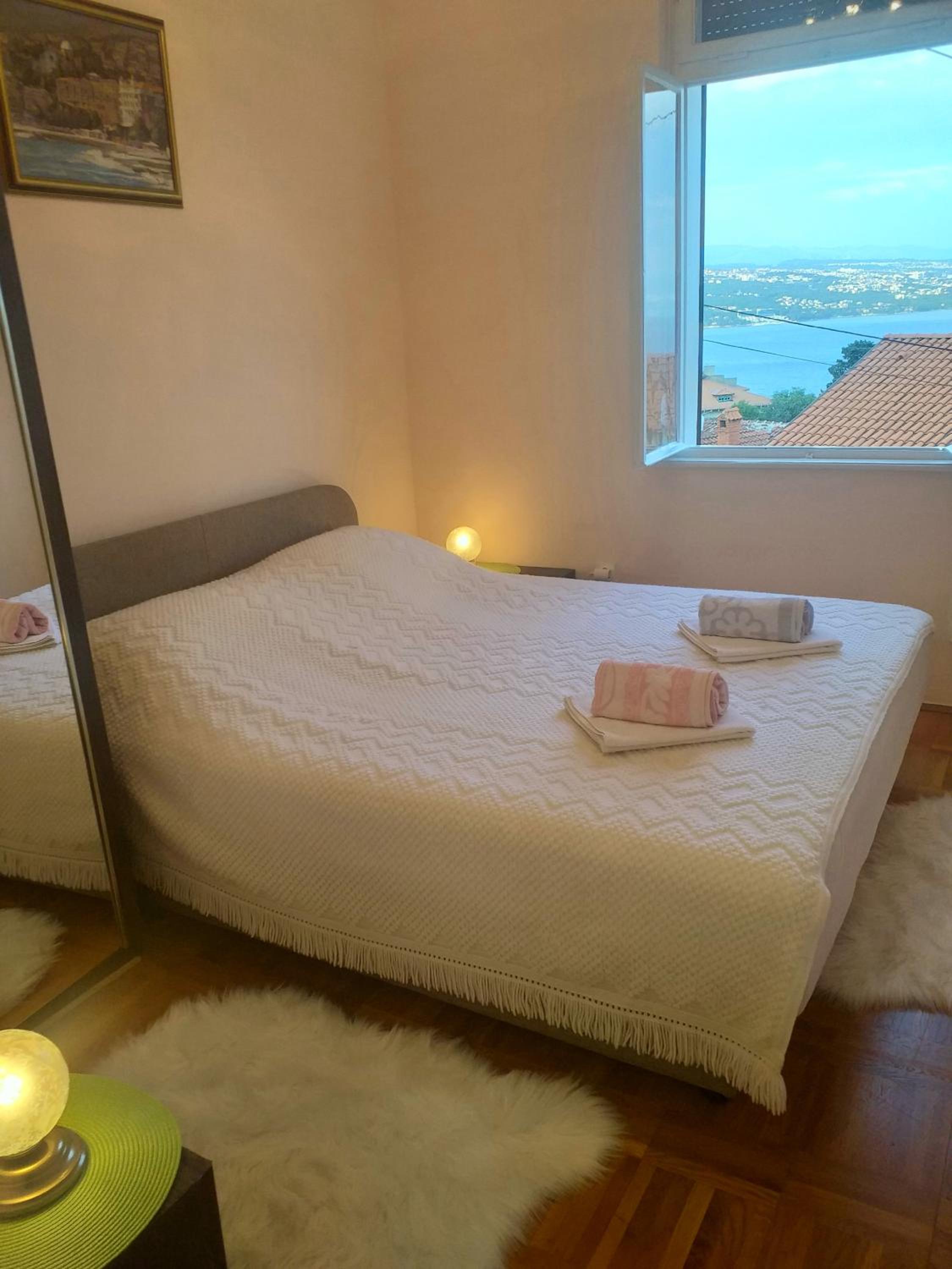 One-Bedroom Apartment - Photo 1