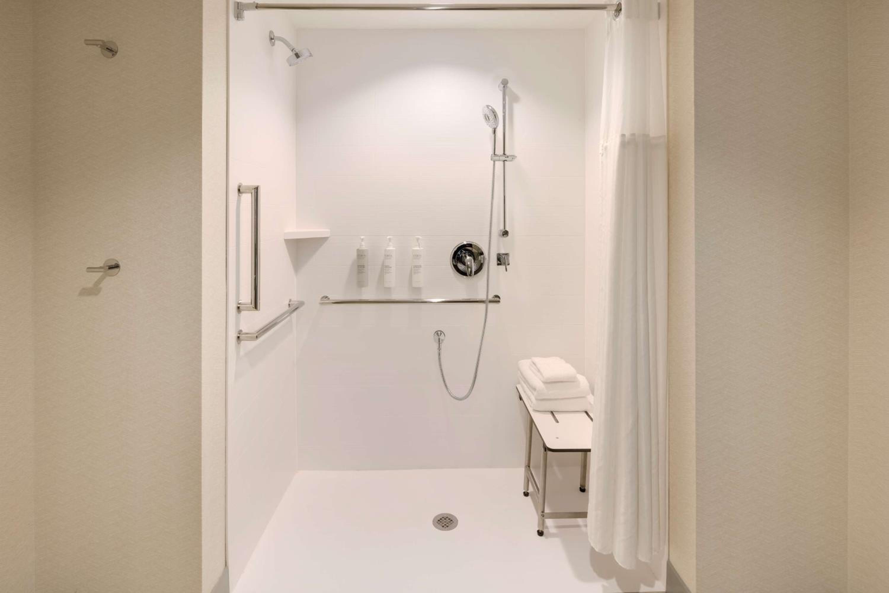 King Room with Mobility Accessible Tub - Photo 2