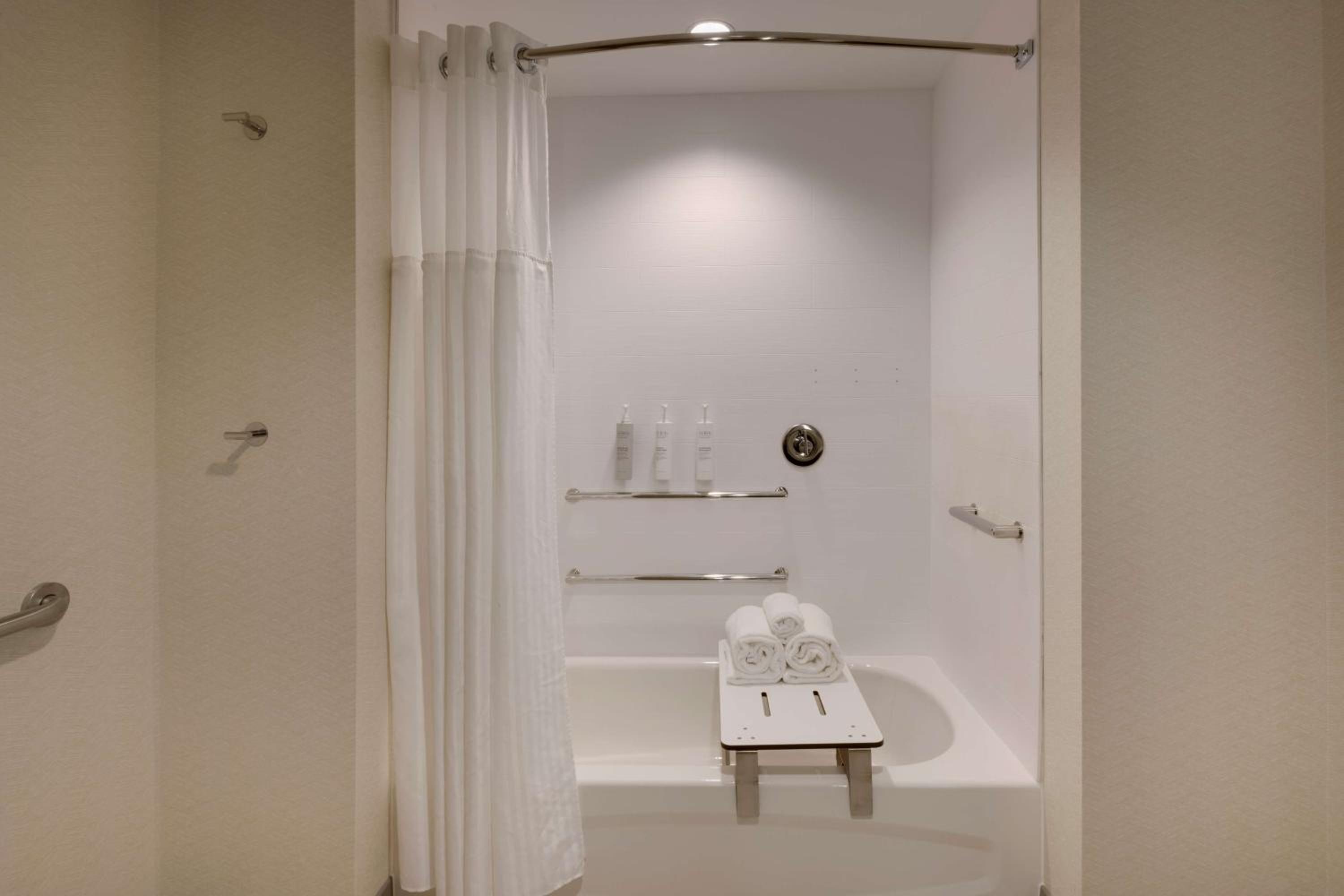 King Room with Mobility Accessible Tub - Photo 8