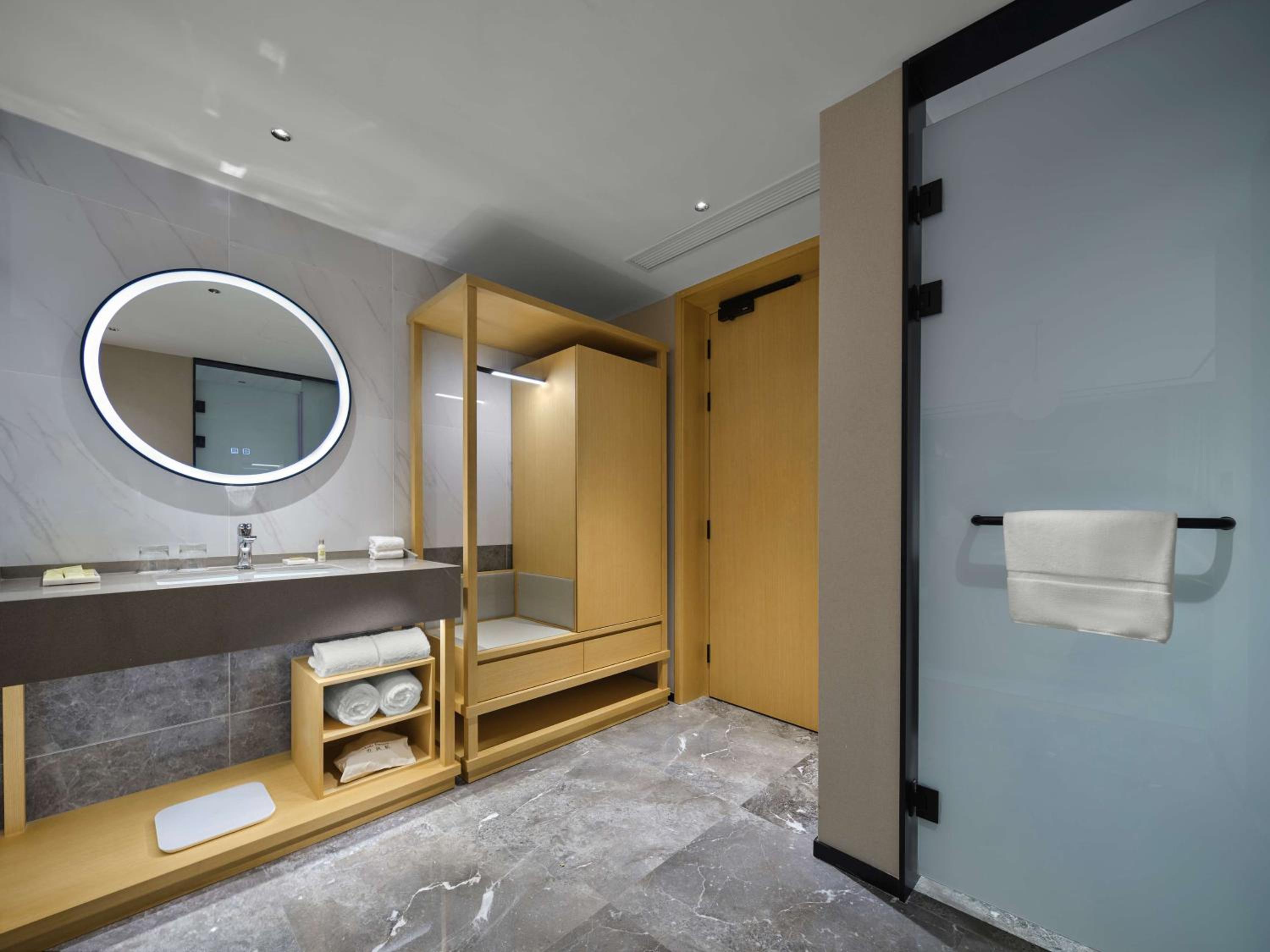 King Guest Room - Photo 3