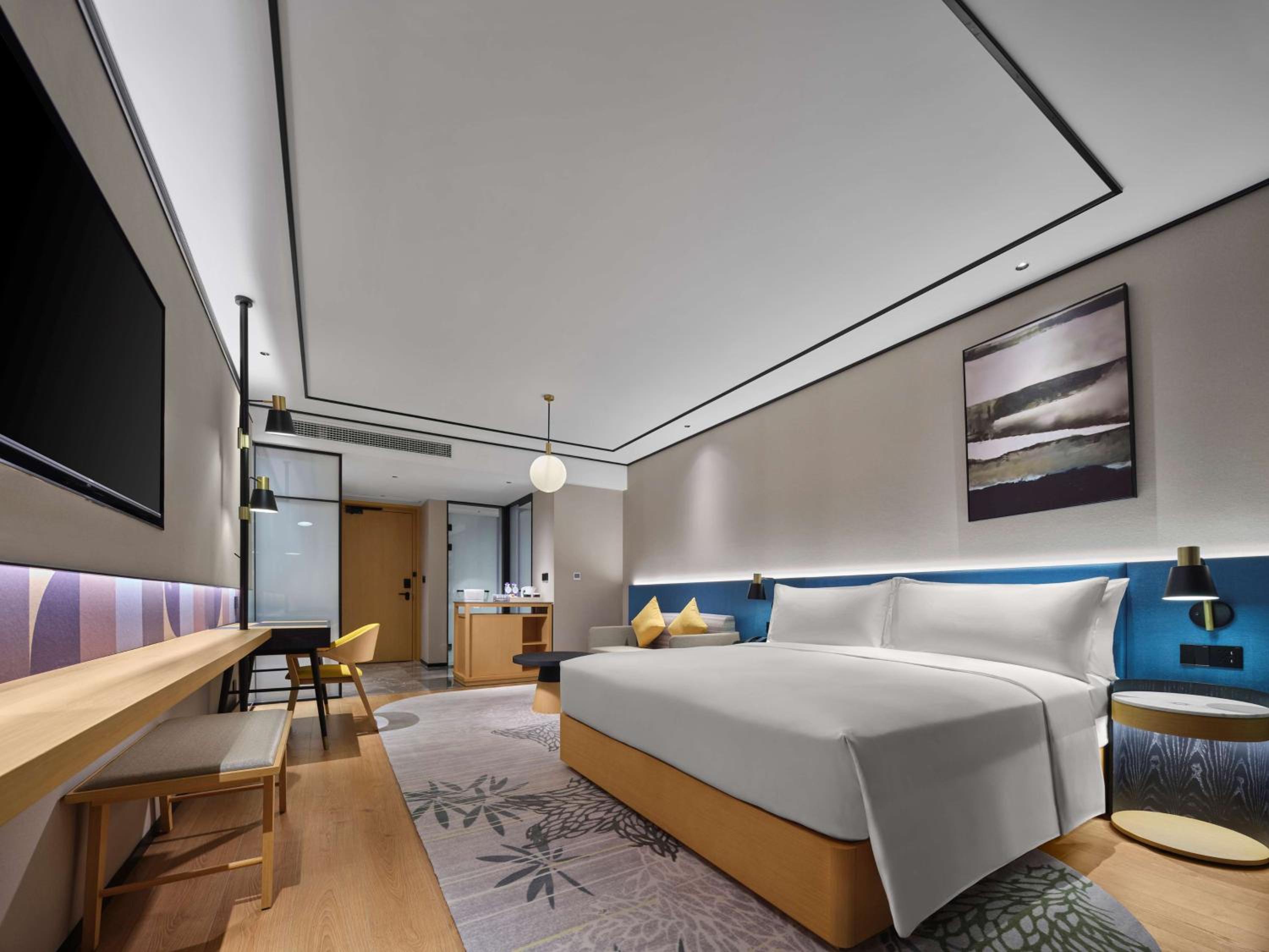 King Guest Room - Photo 4