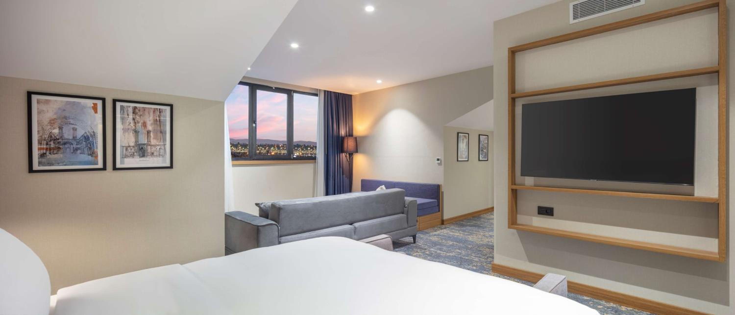 Junior King Suite with Mountain View