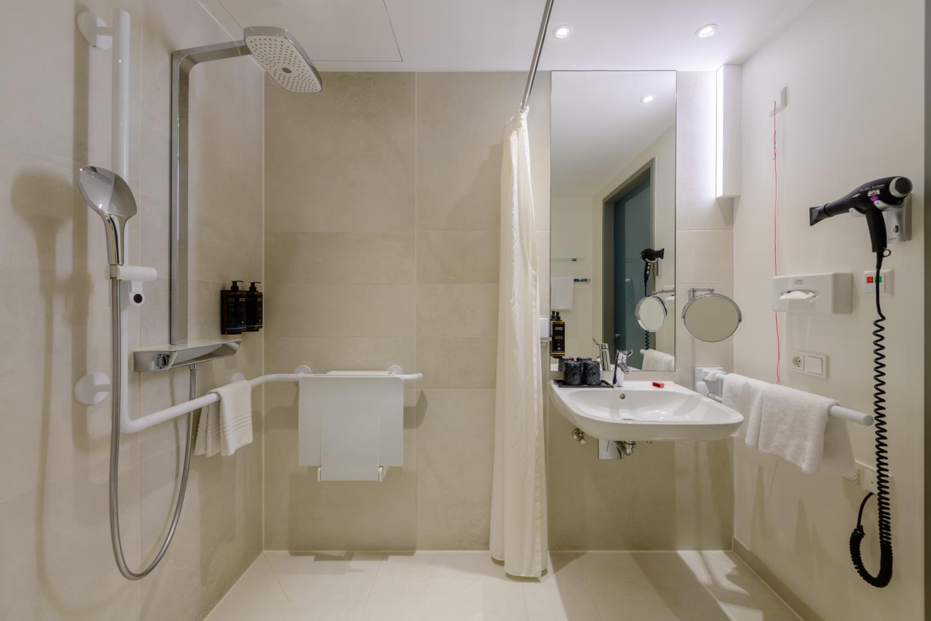 Standard Queen Room with Accessible Bathroom