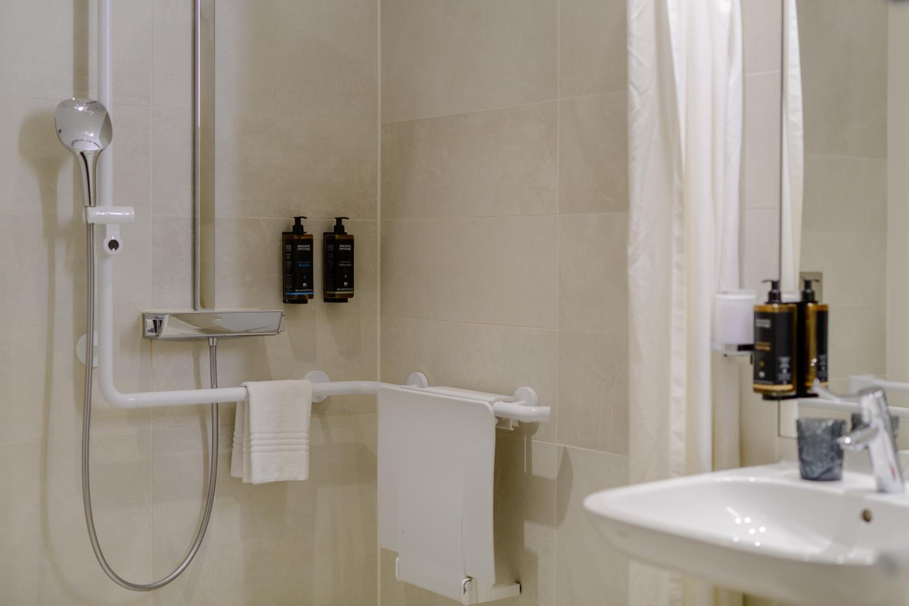 Standard Queen Room with Accessible Bathroom