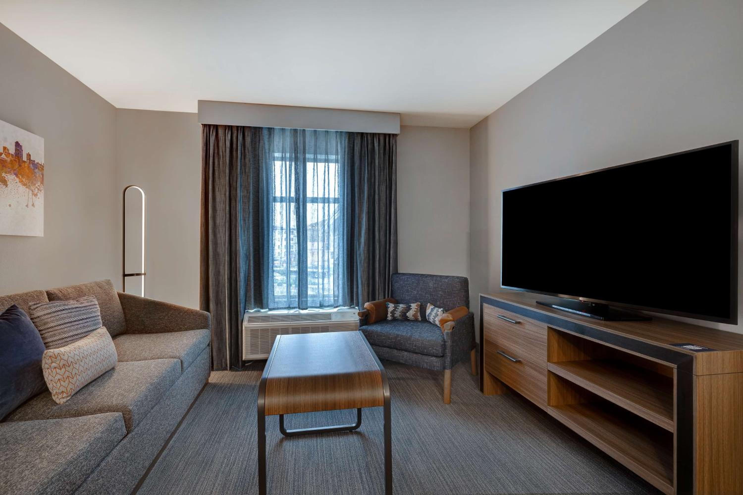 One-Bedroom Queen Suite with Two Queen Beds - Photo 4
