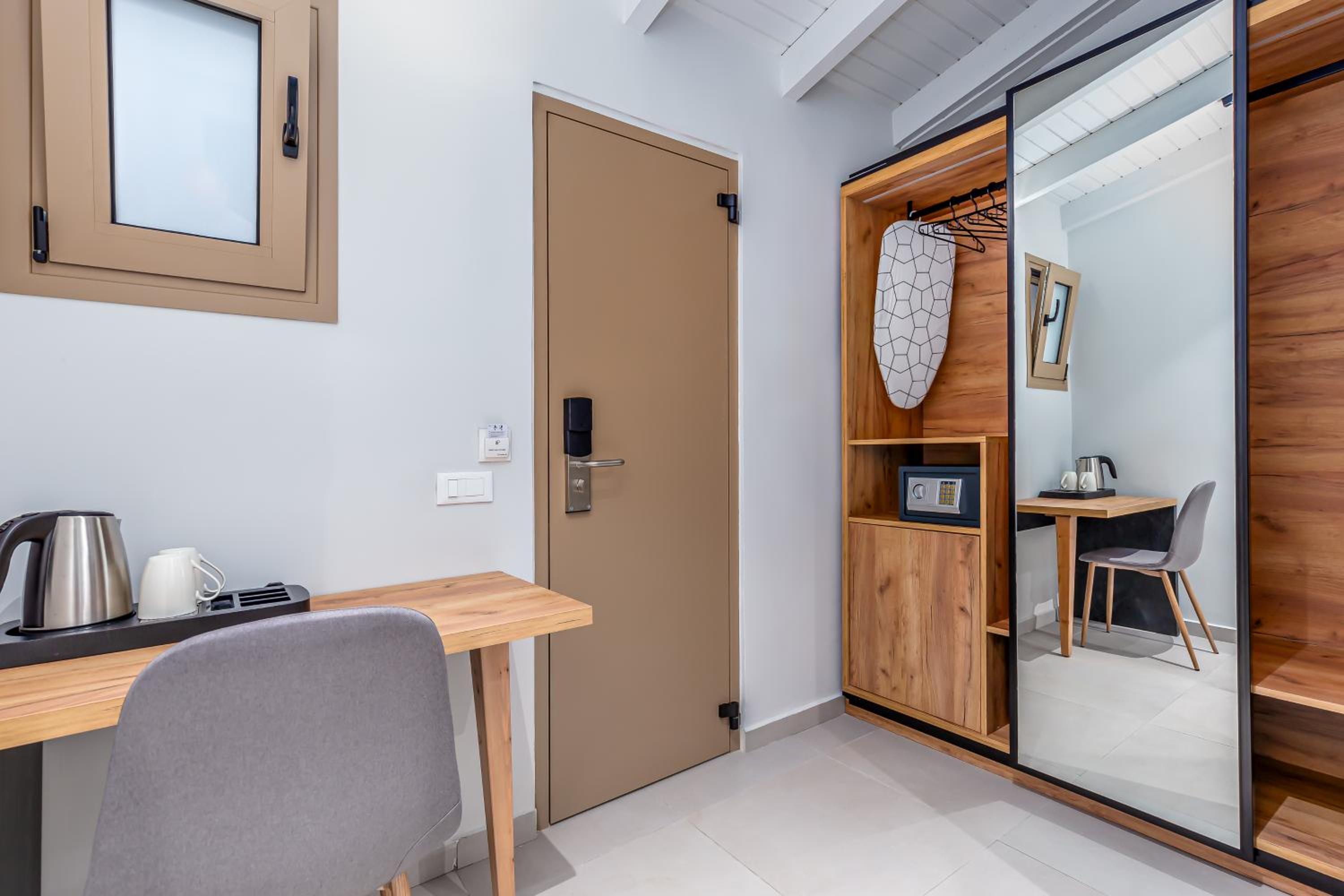 Superior Room with Sea View - Photo 15