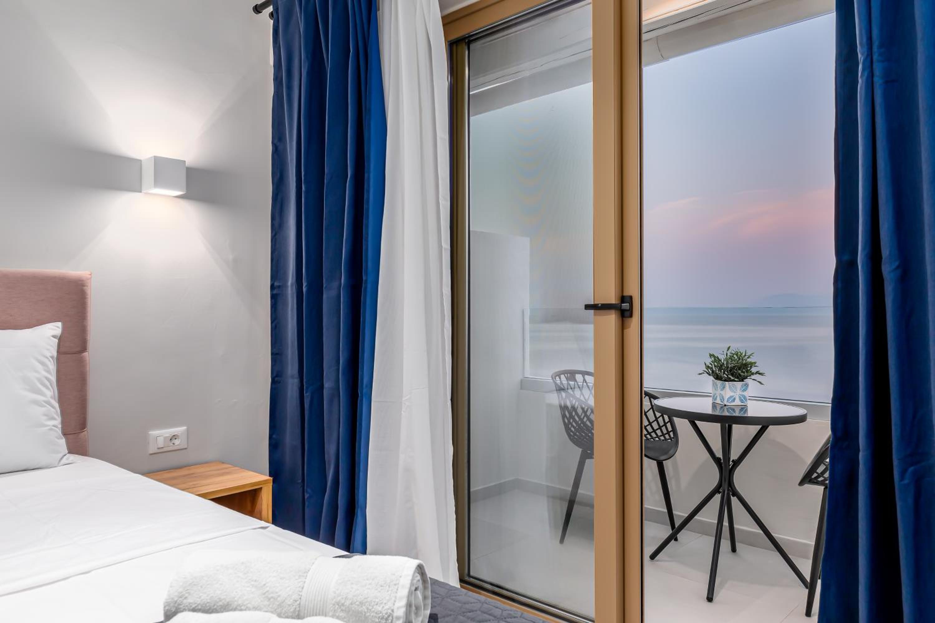 Superior Room with Sea View - Photo 13