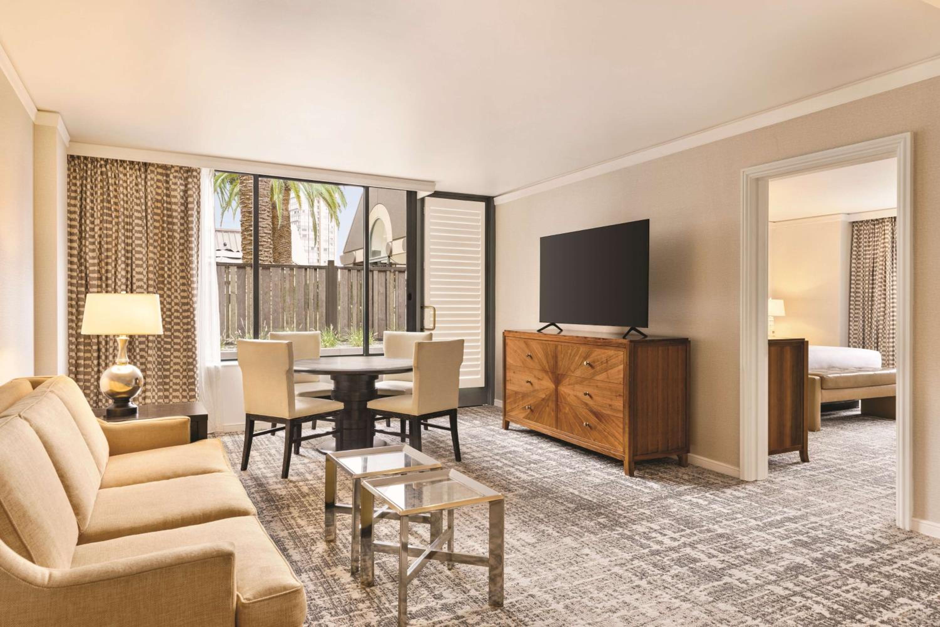 One-Bedroom King Suite - Pool Side Patio