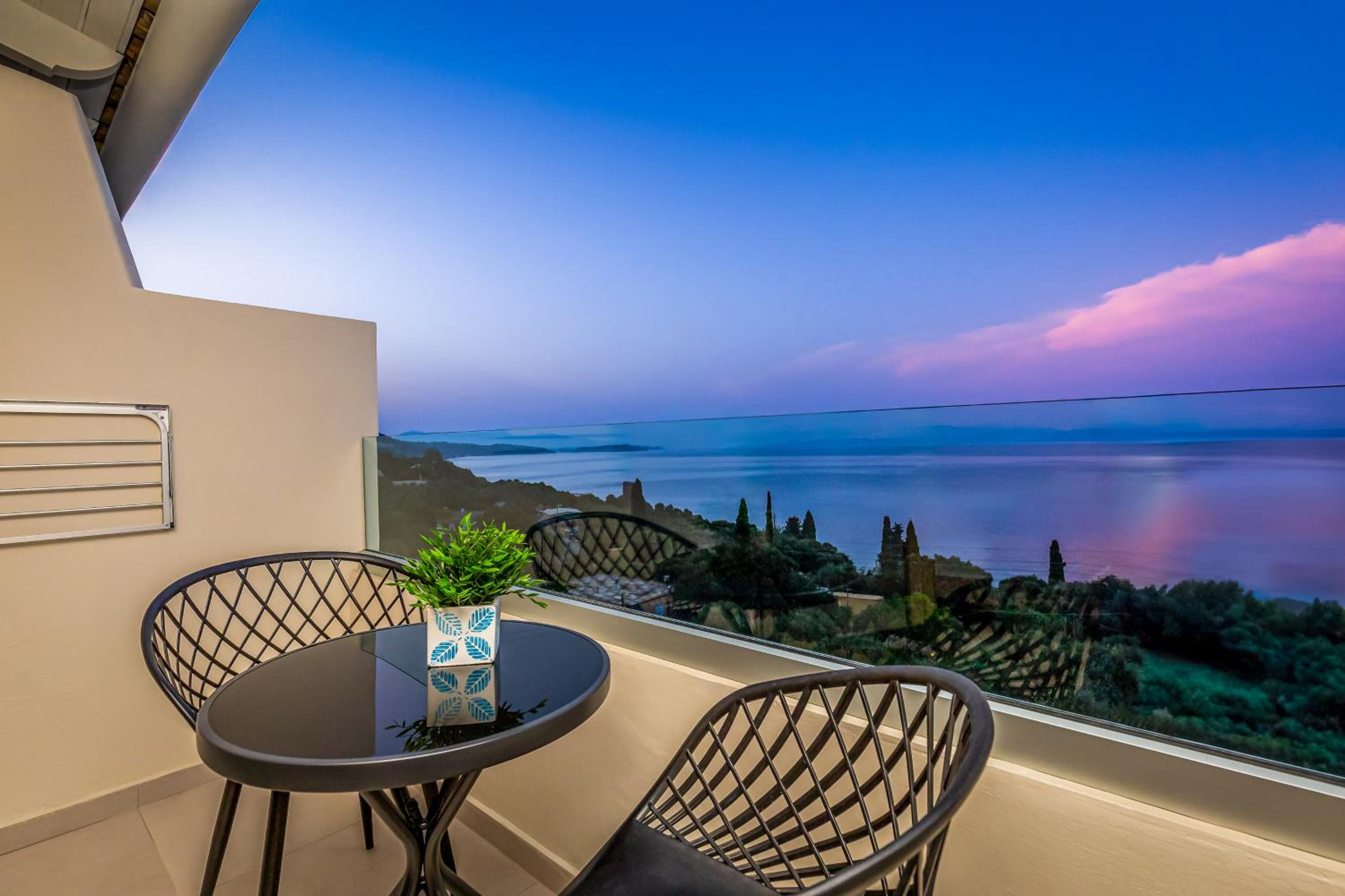 Superior Room with Sea View - Photo 14