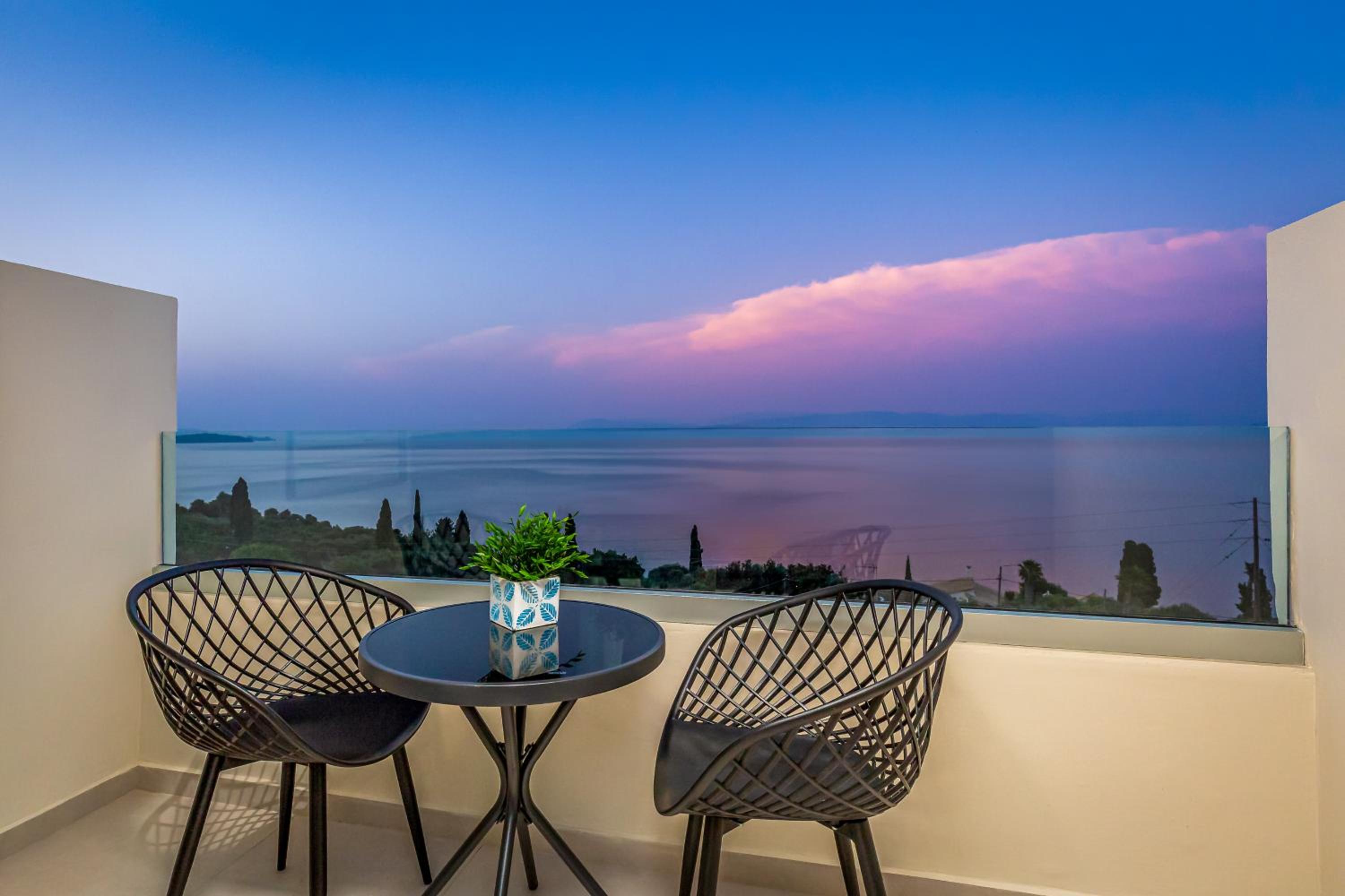 Superior Room with Sea View - Photo 11