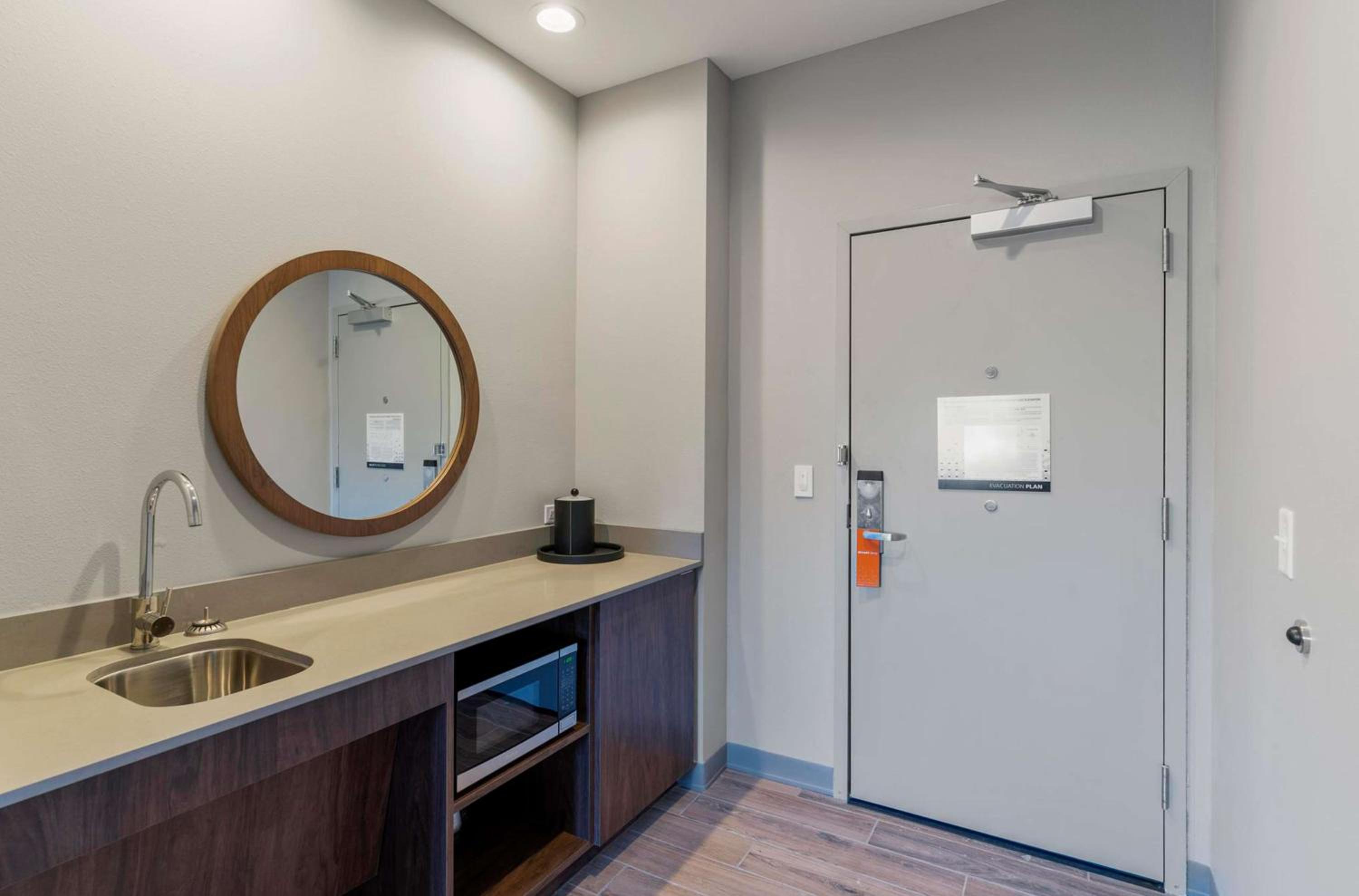 King Studio Suite - Photo 2