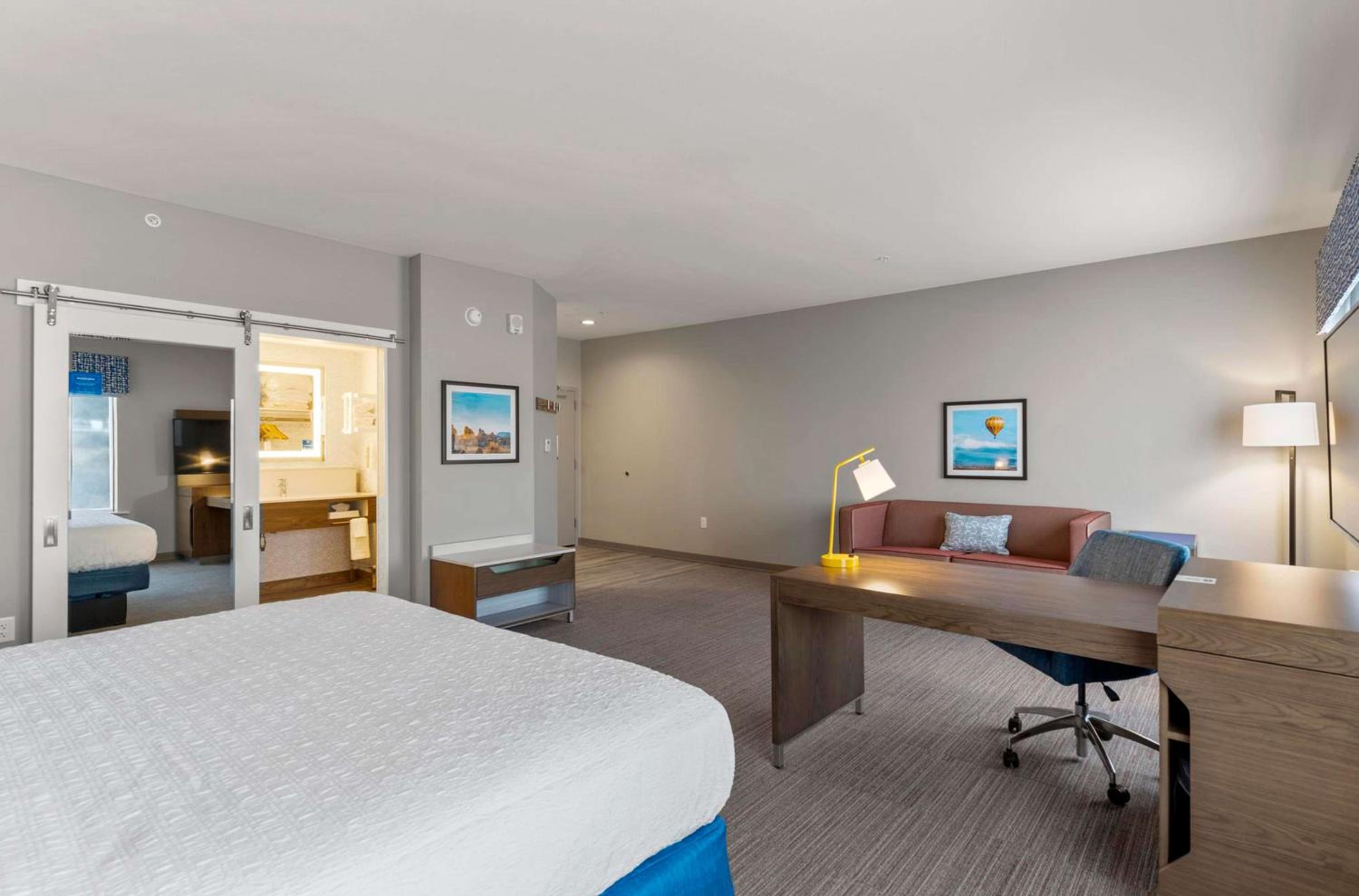 King Studio Suite - Photo 3