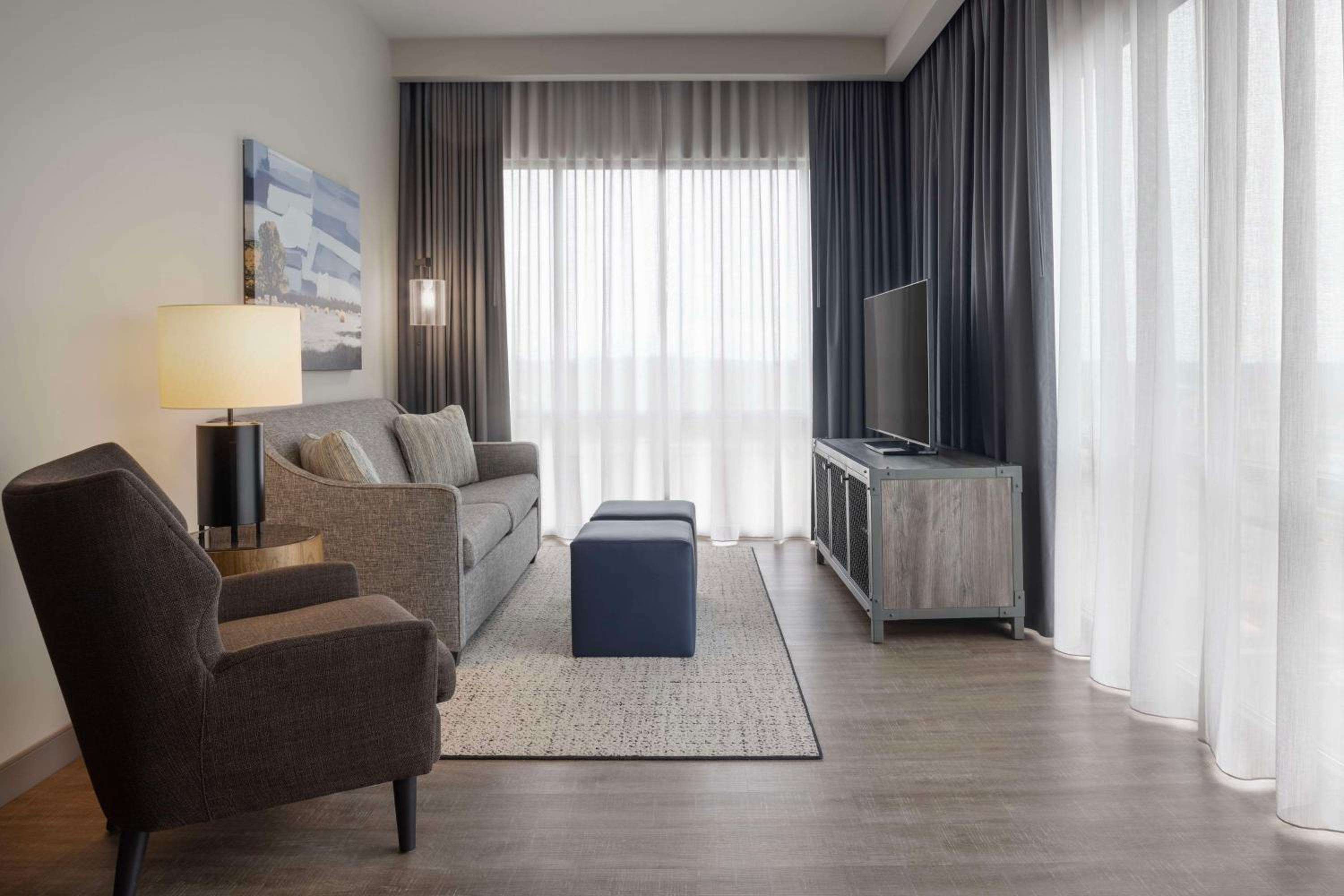 Corner King Suite with City View