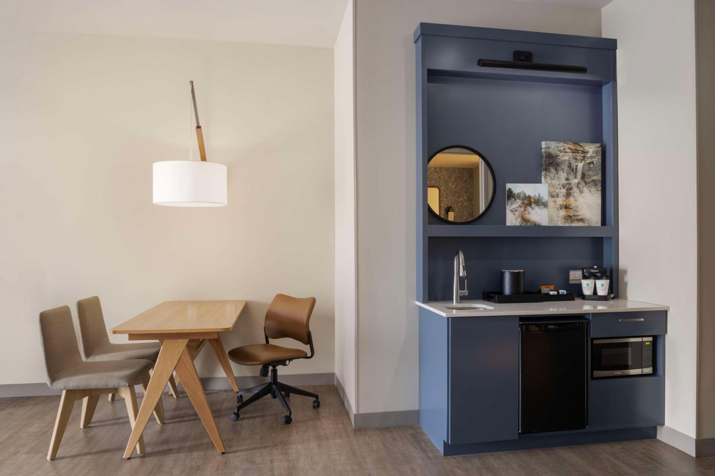 Deluxe King Studio Suite - Photo 2