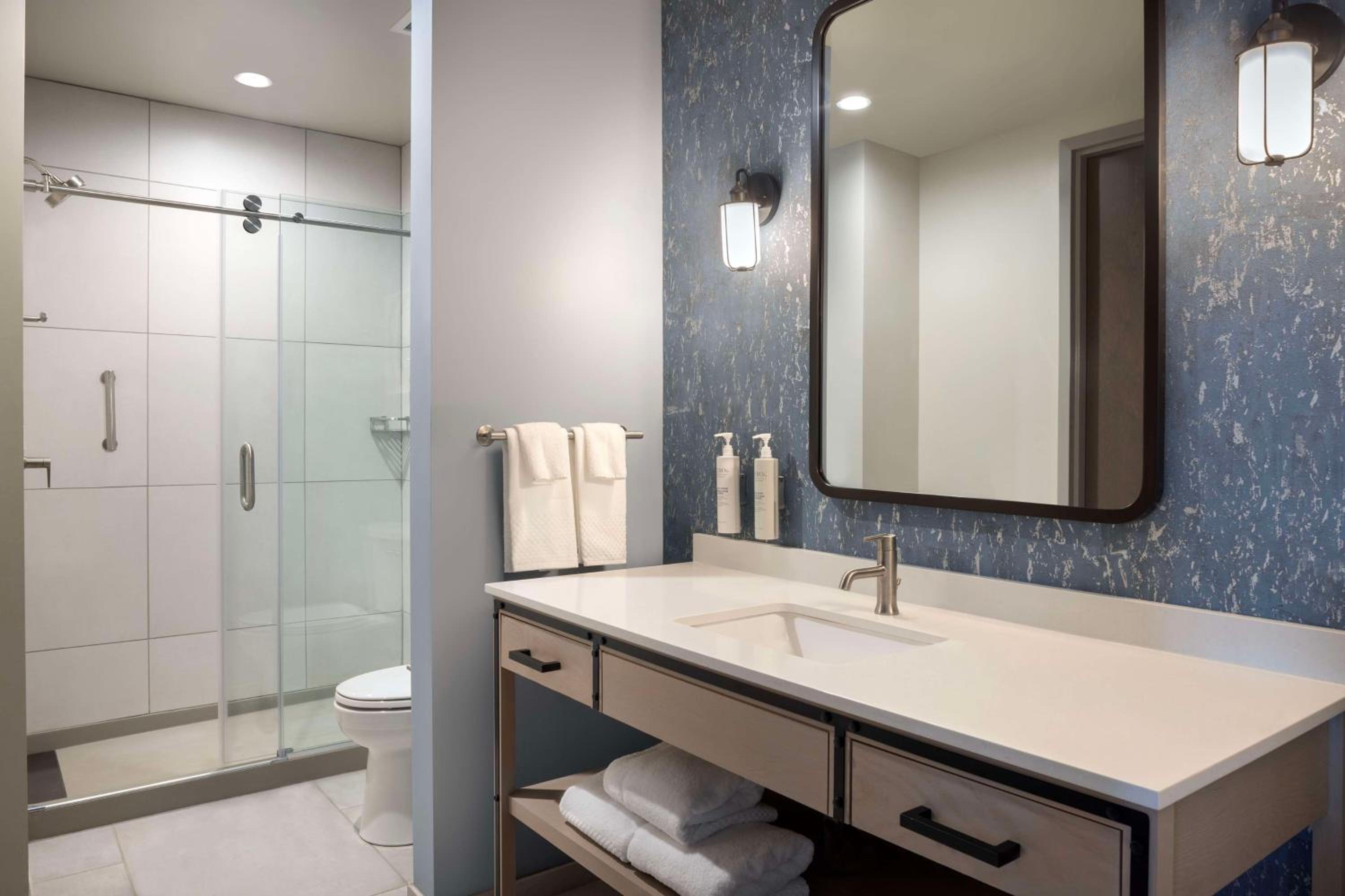 Two-Room King Suite - Photo 5