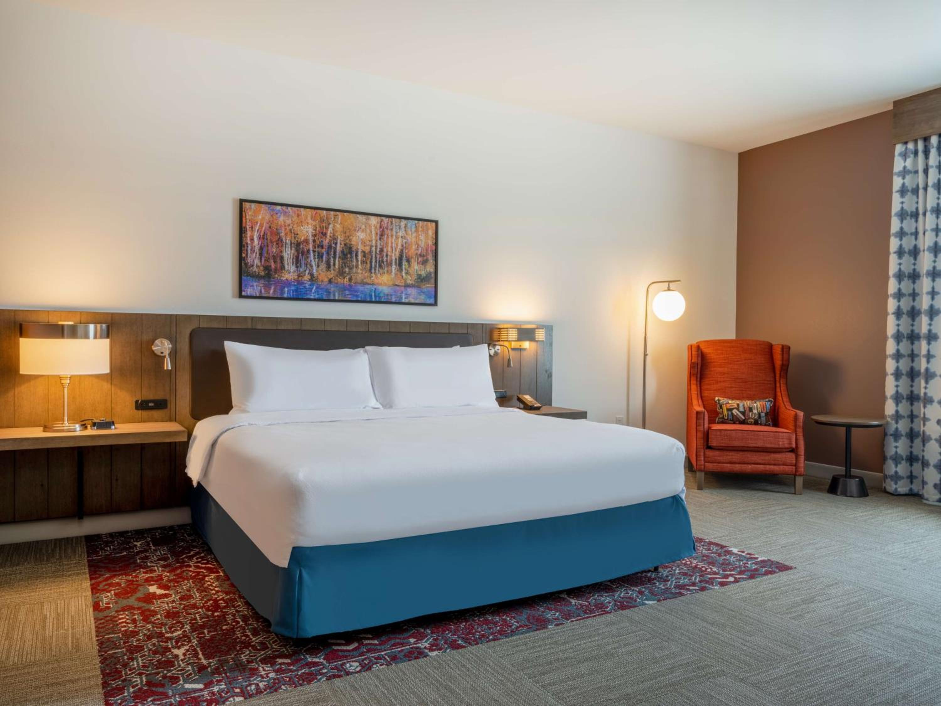 King Room with Accessible Tub - Mobility Access