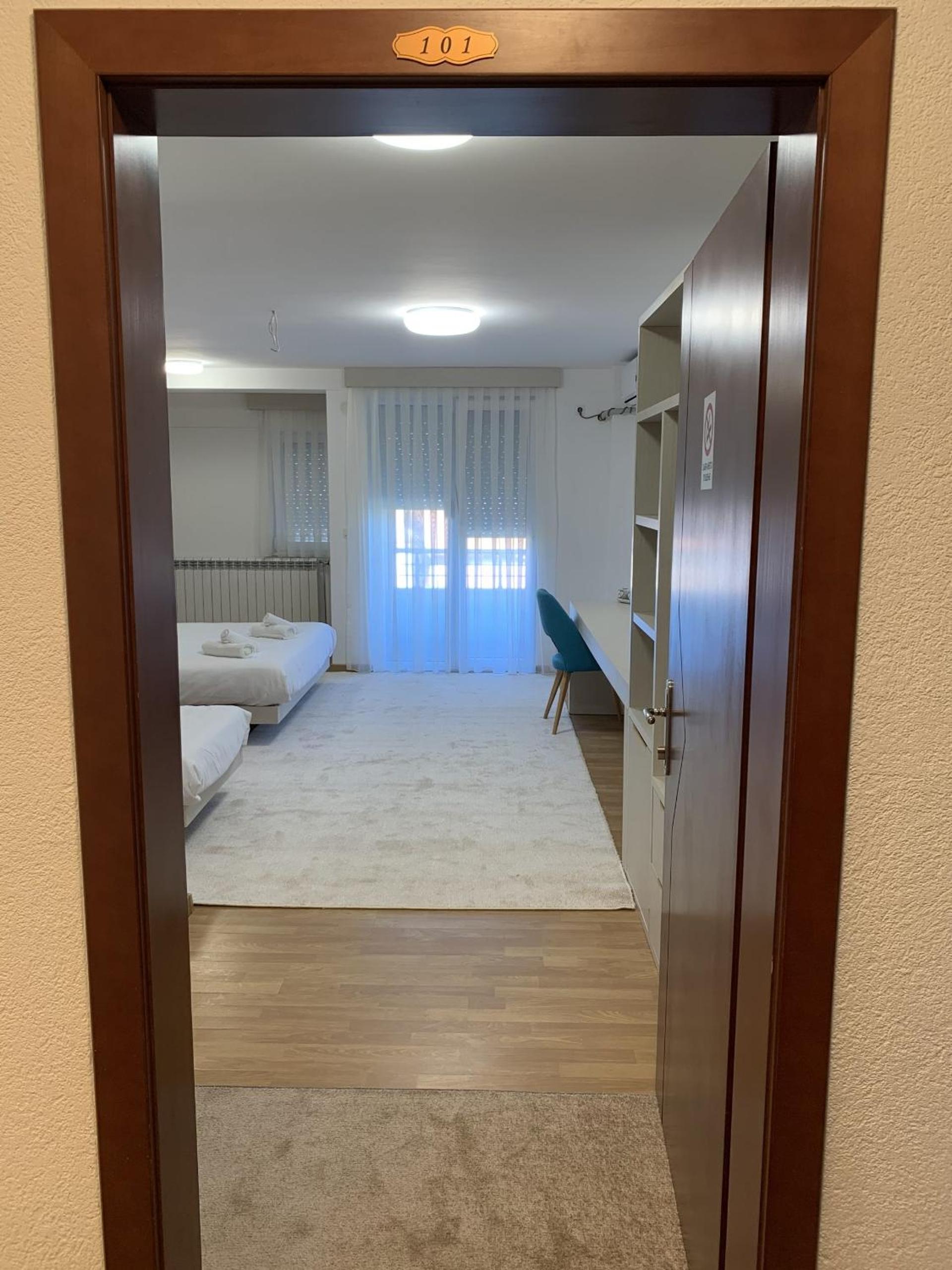 Deluxe Junior Suite - Photo 2