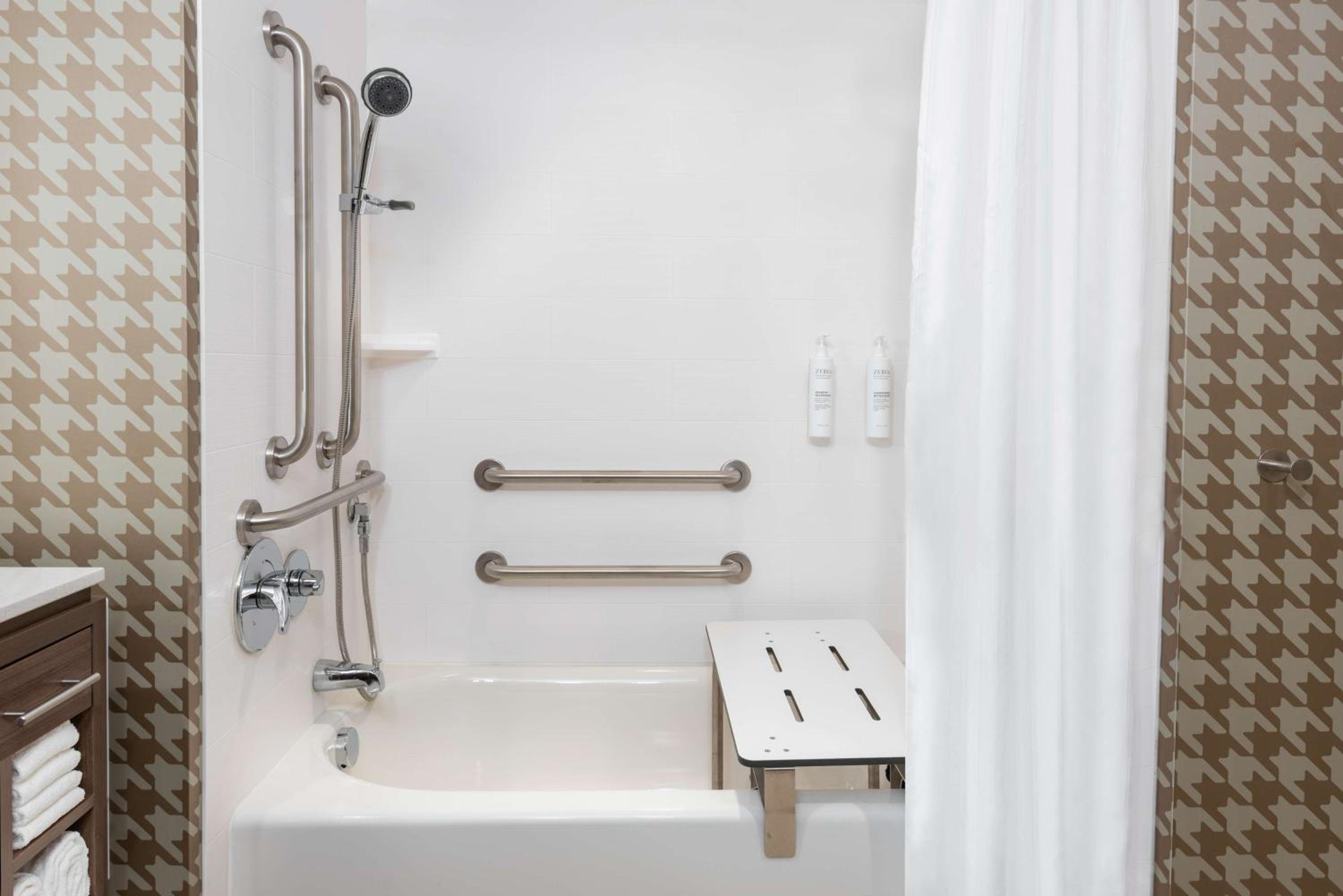 King Studio Suite with Accessible Tub - Mobility Access - Photo 5