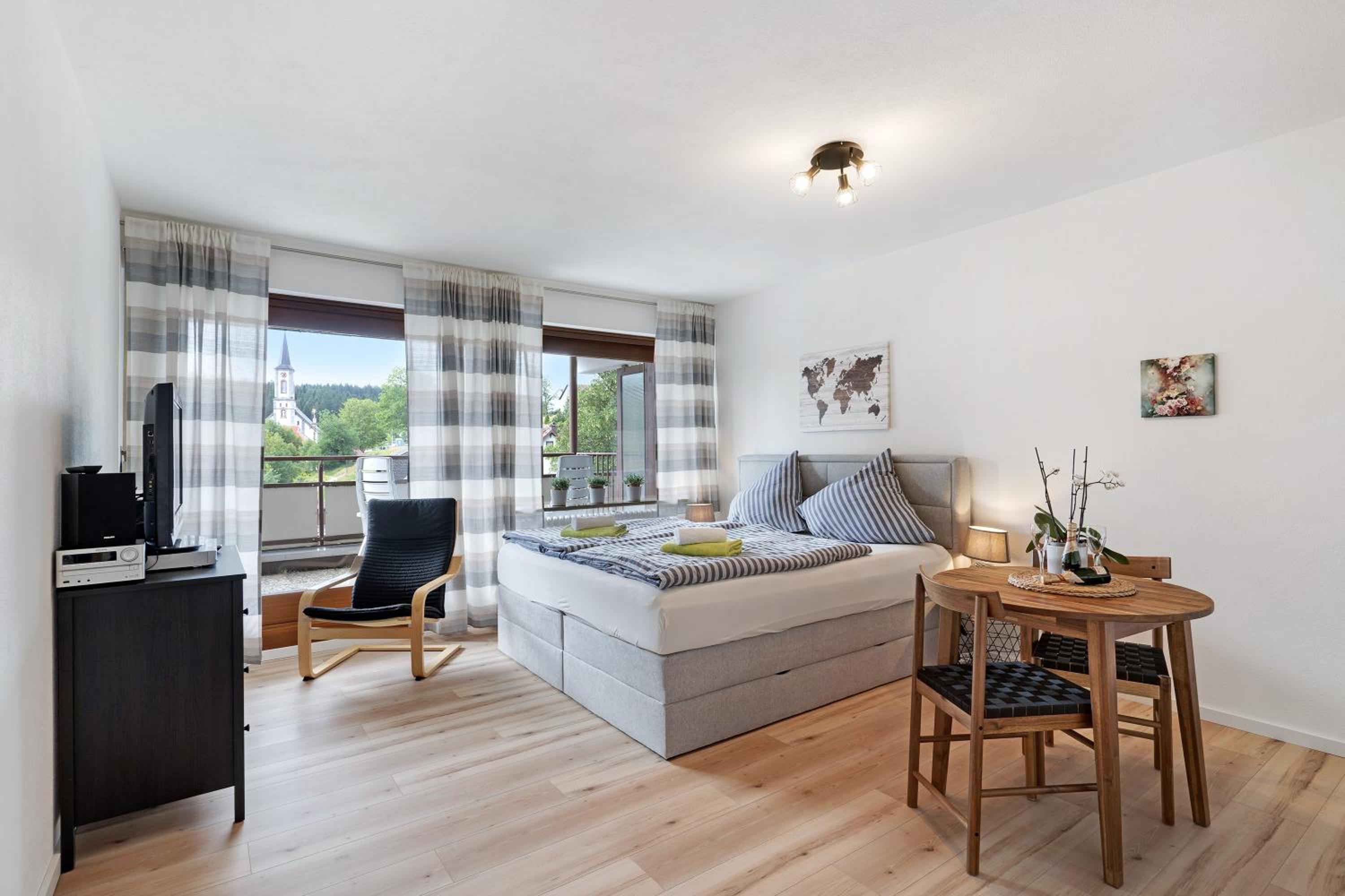 Superior One-Bedroom Apartment with Balcony