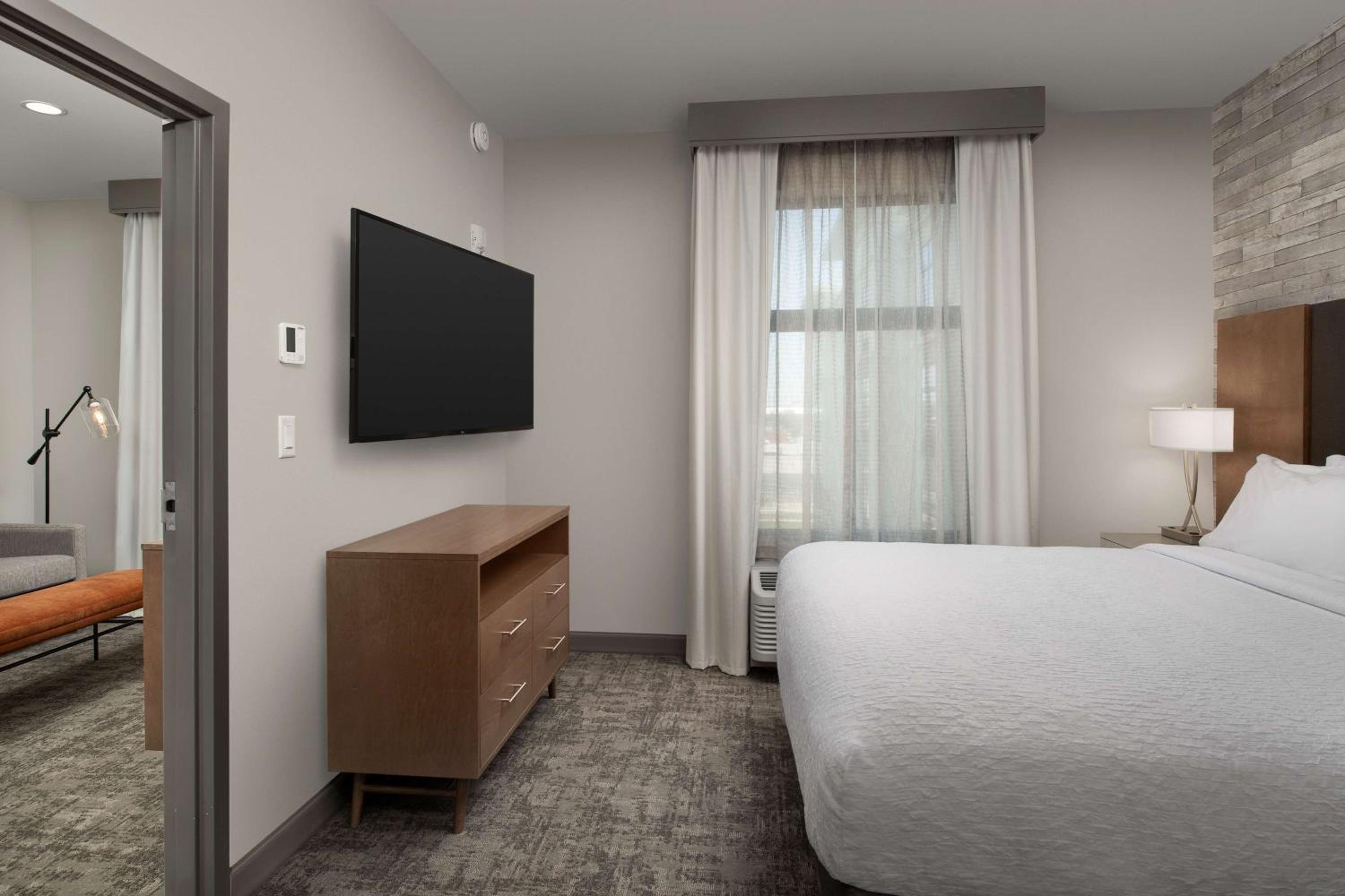 One-Bedroom King Suite - Photo 5
