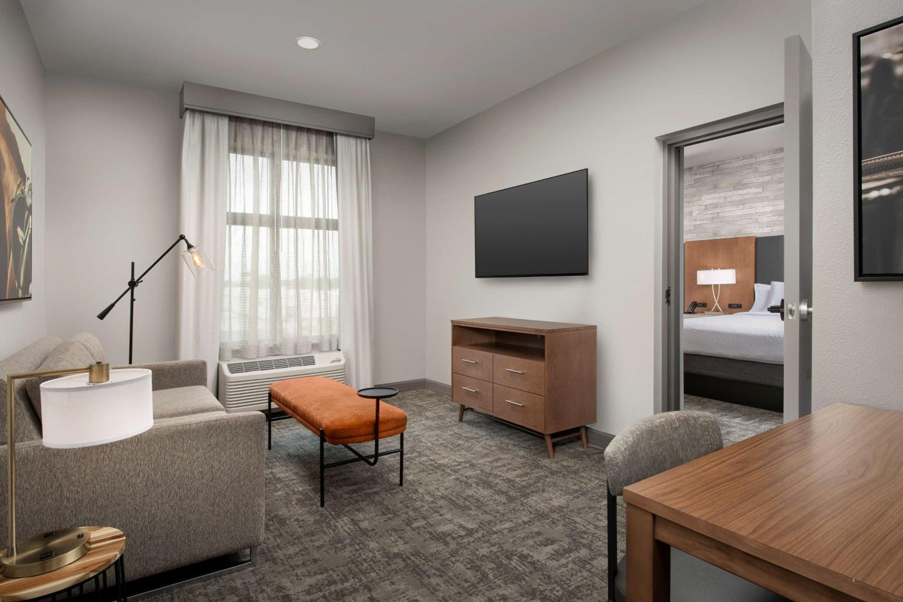 One-Bedroom Queen Suite with Two Queen Beds - Photo 8