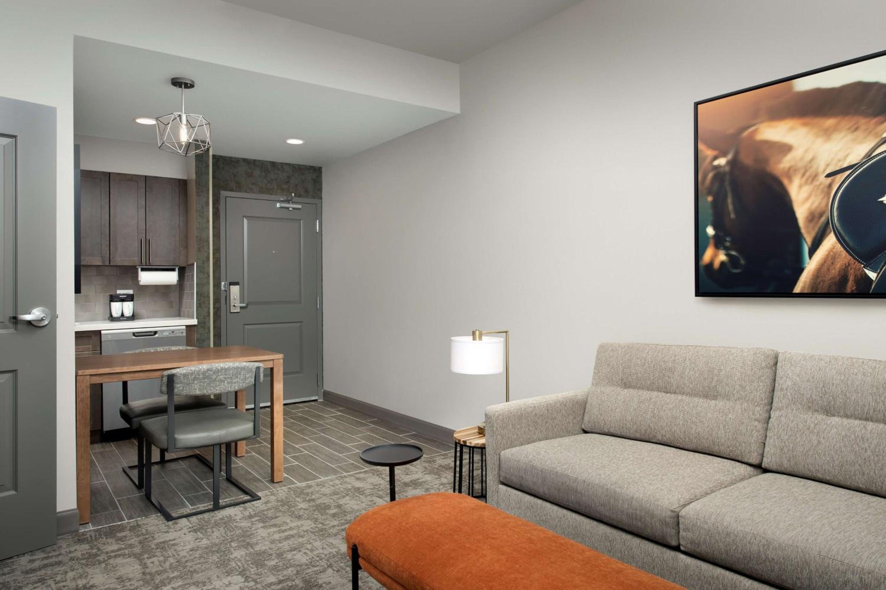 One-Bedroom Queen Suite with Two Queen Beds - Photo 6