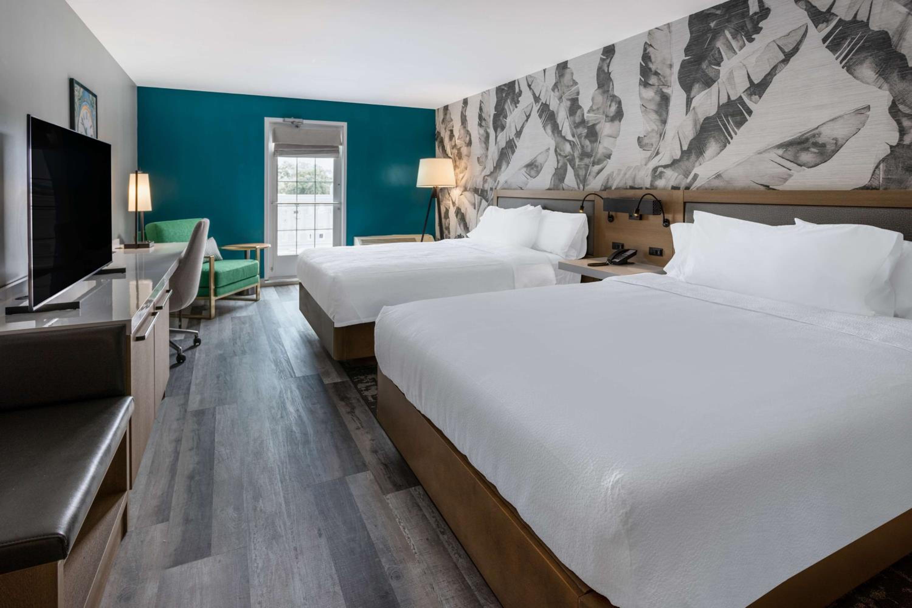 Queen Room with Two Queen Beds and Balcony - Photo 1