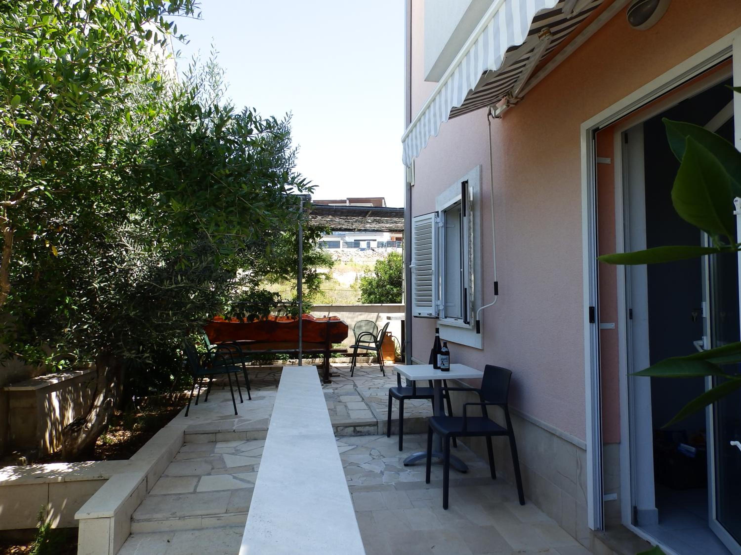 One-Bedroom Apartment with Terrace photo 1