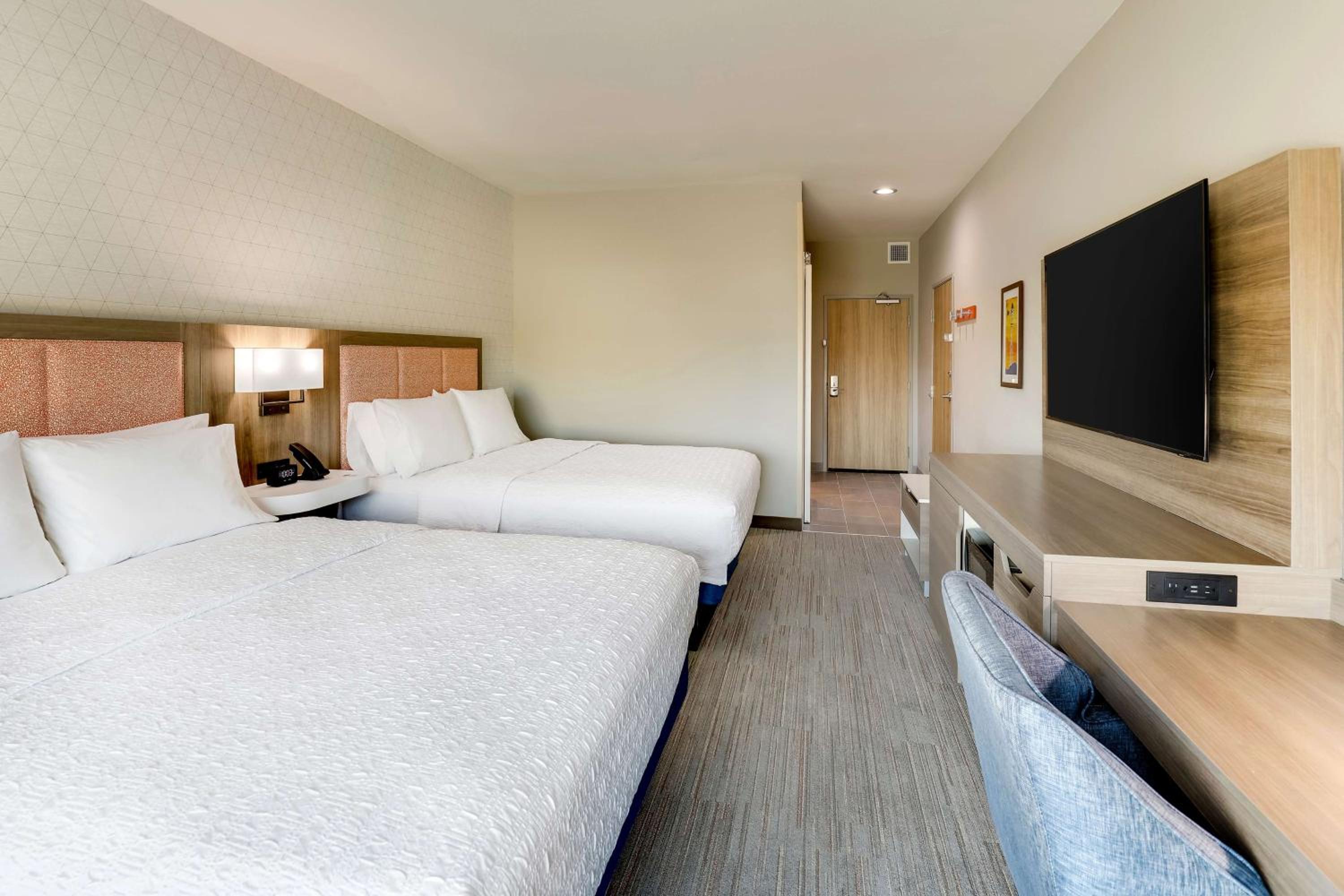 Queen Room with Two Queen Beds - Hearing Access - Photo 6