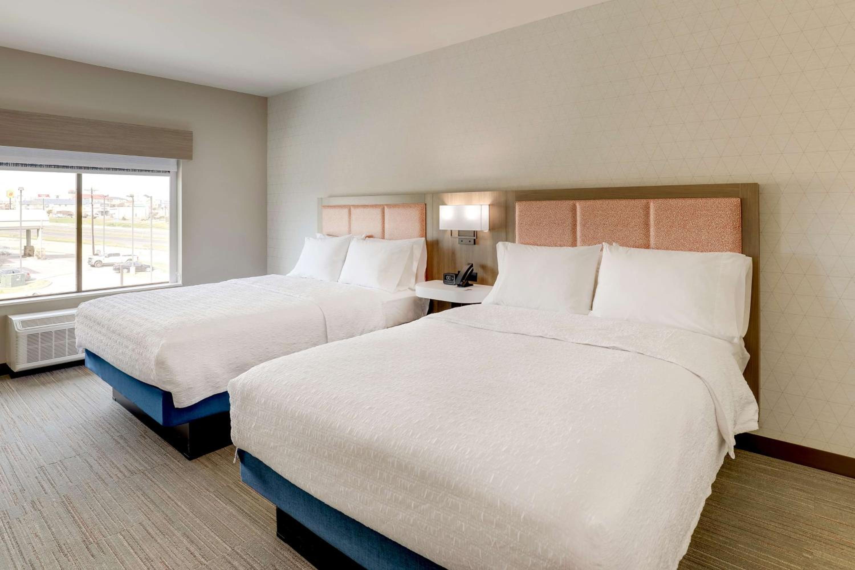 Queen Room with Two Queen Beds - Hearing Access - Photo 2