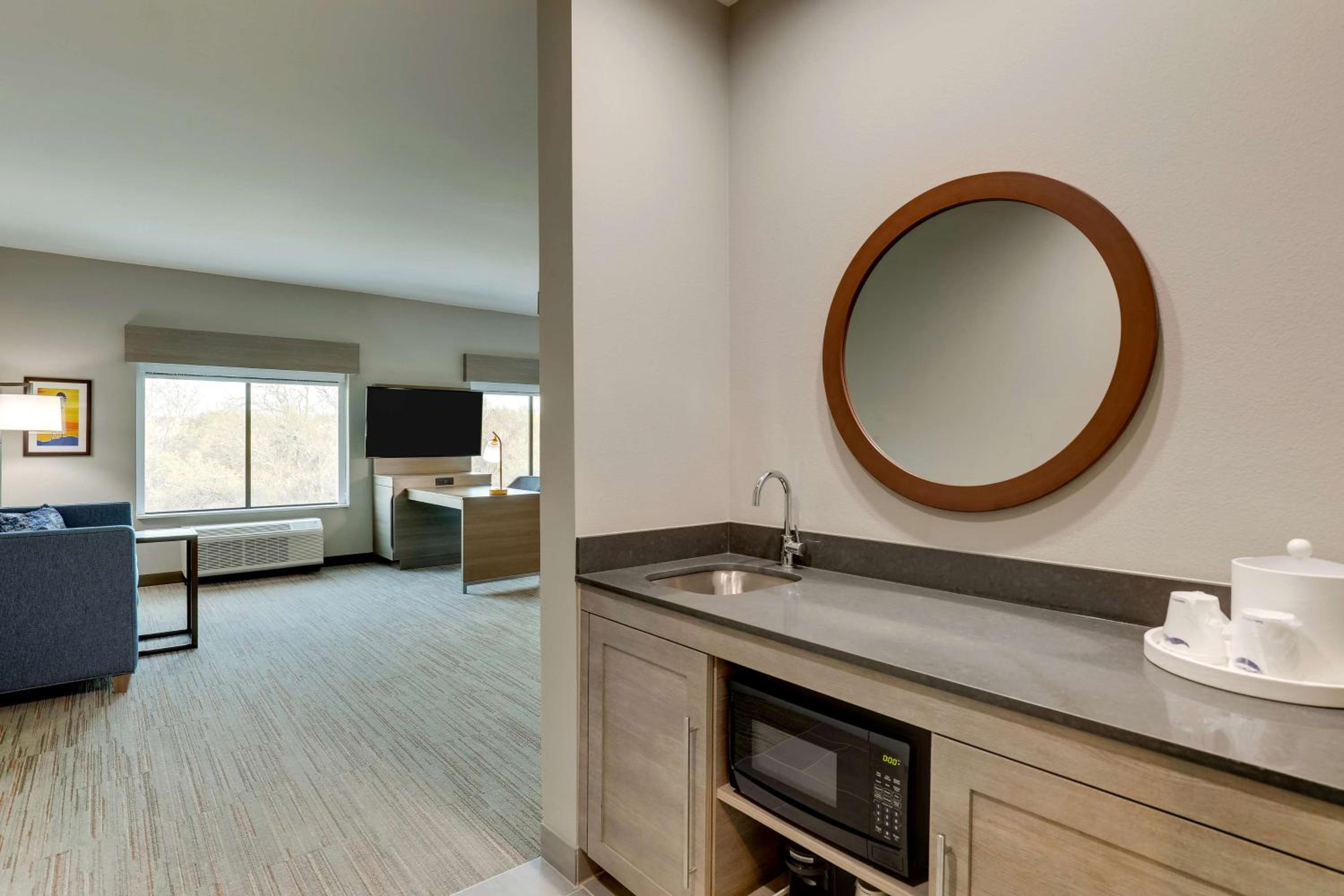 King Studio Suite - Photo 4