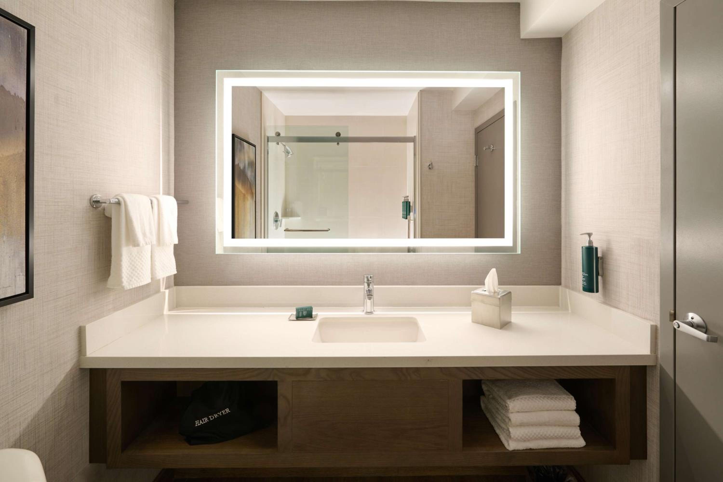 King Room with Sofa Bed - Photo 11