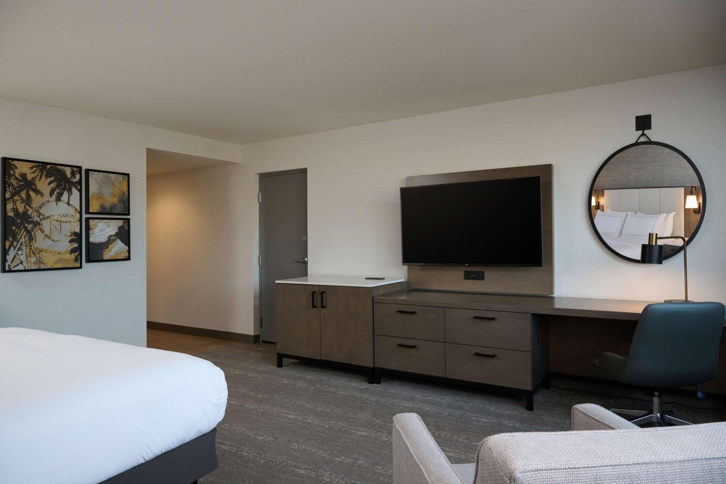 Studio with One King Bed and Wetbar - Photo 1