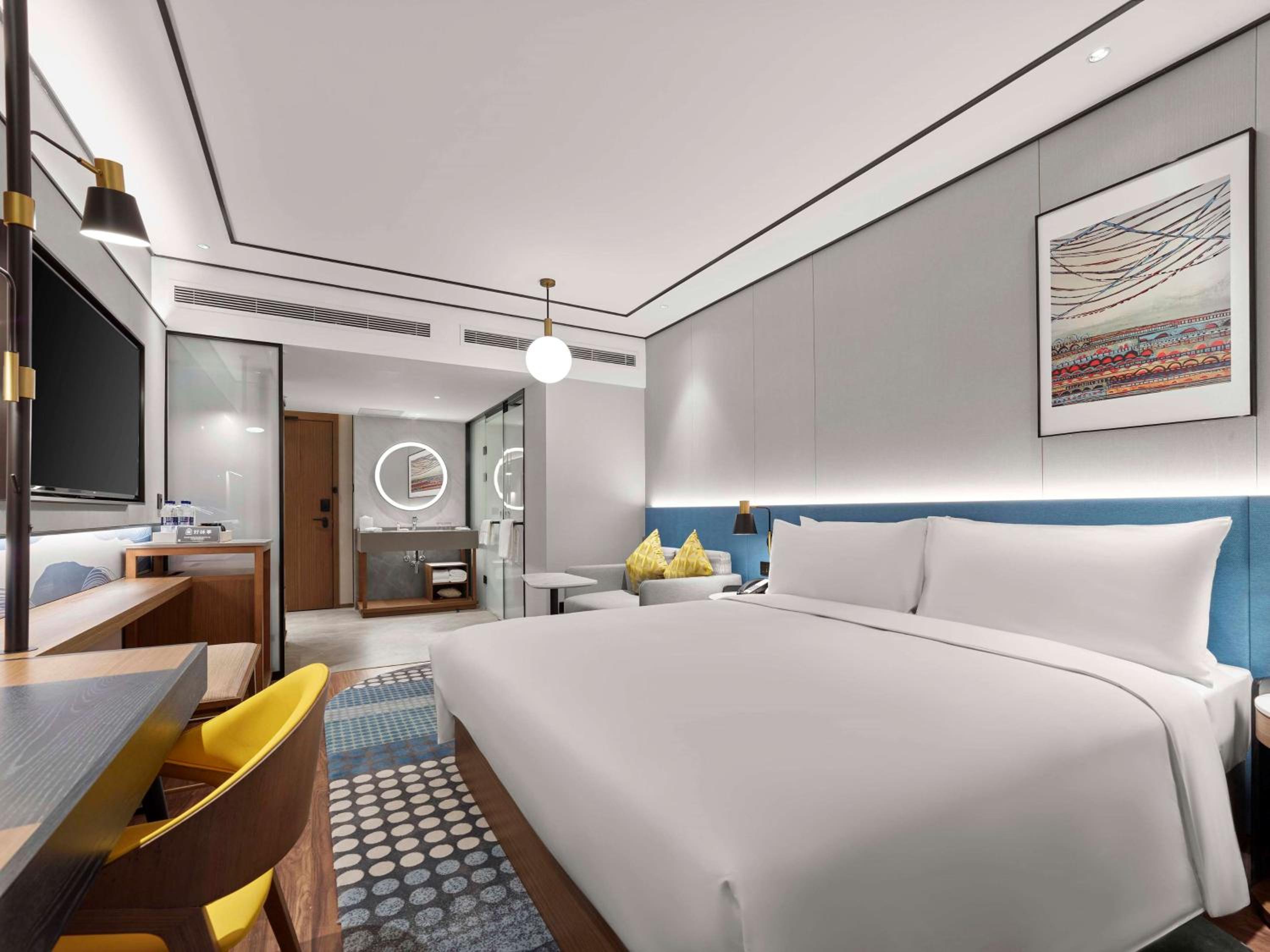 King Guest Room - Photo 4