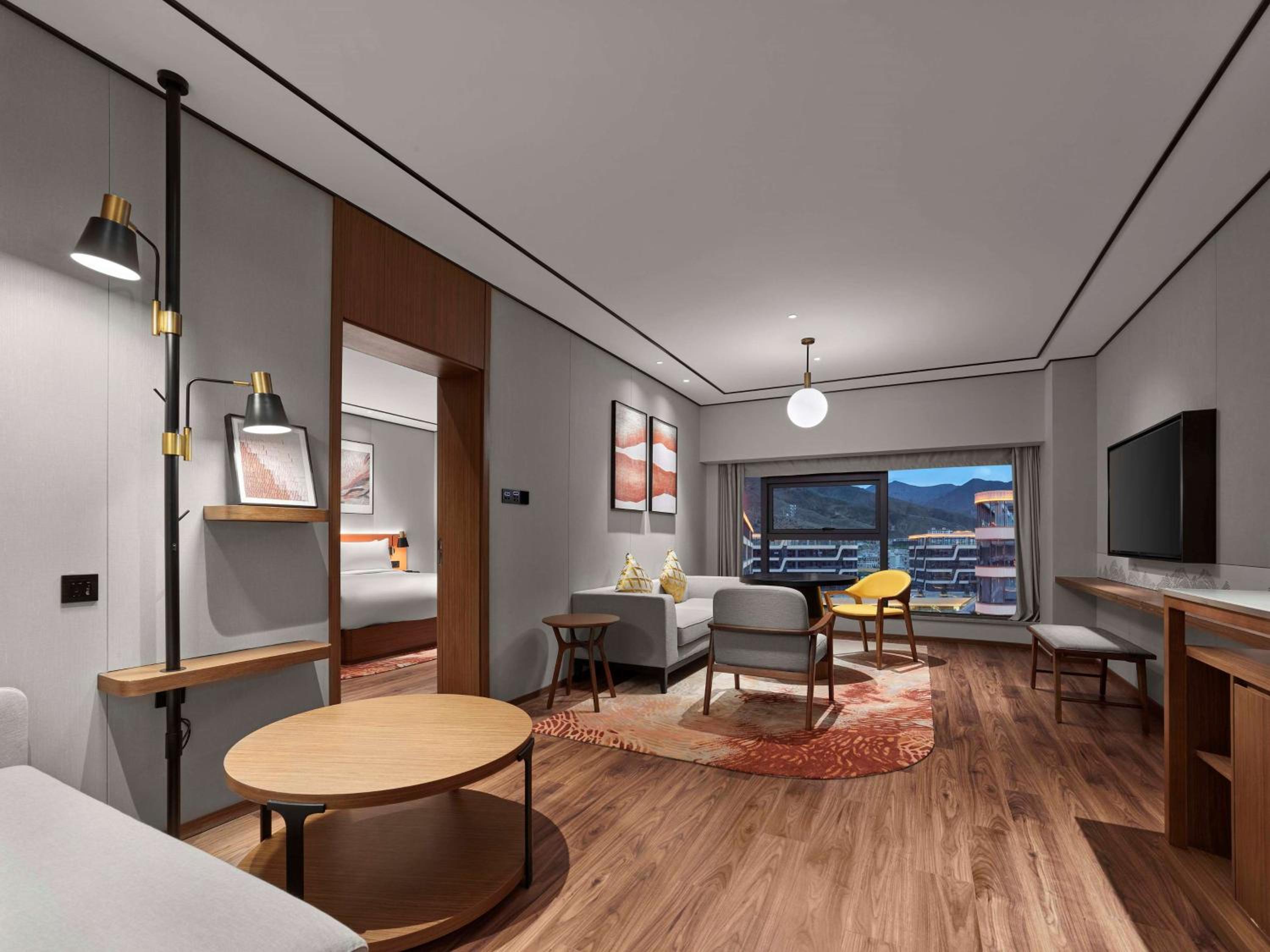 Deluxe King Suite - Photo 2