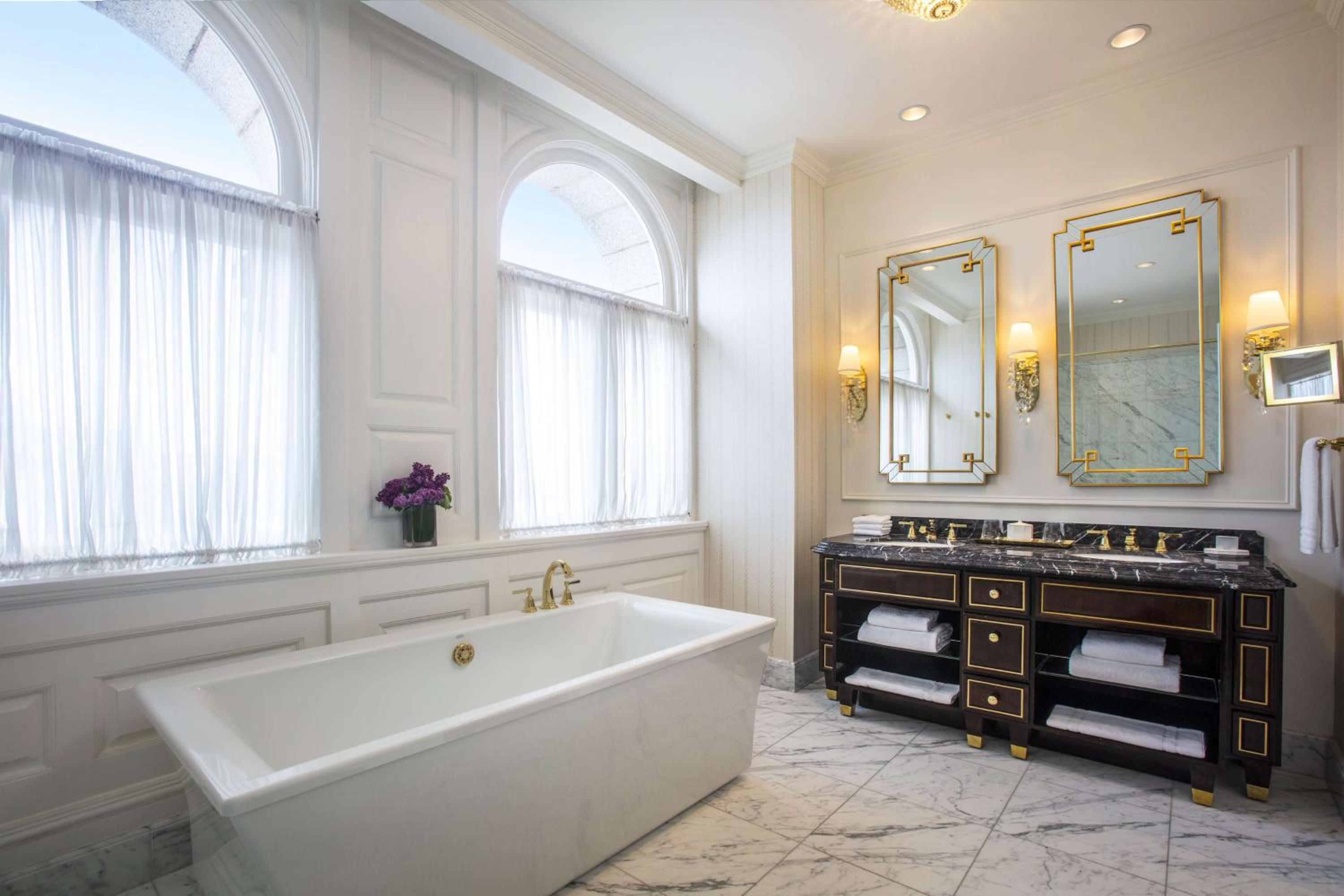 Superior King Studio Suite