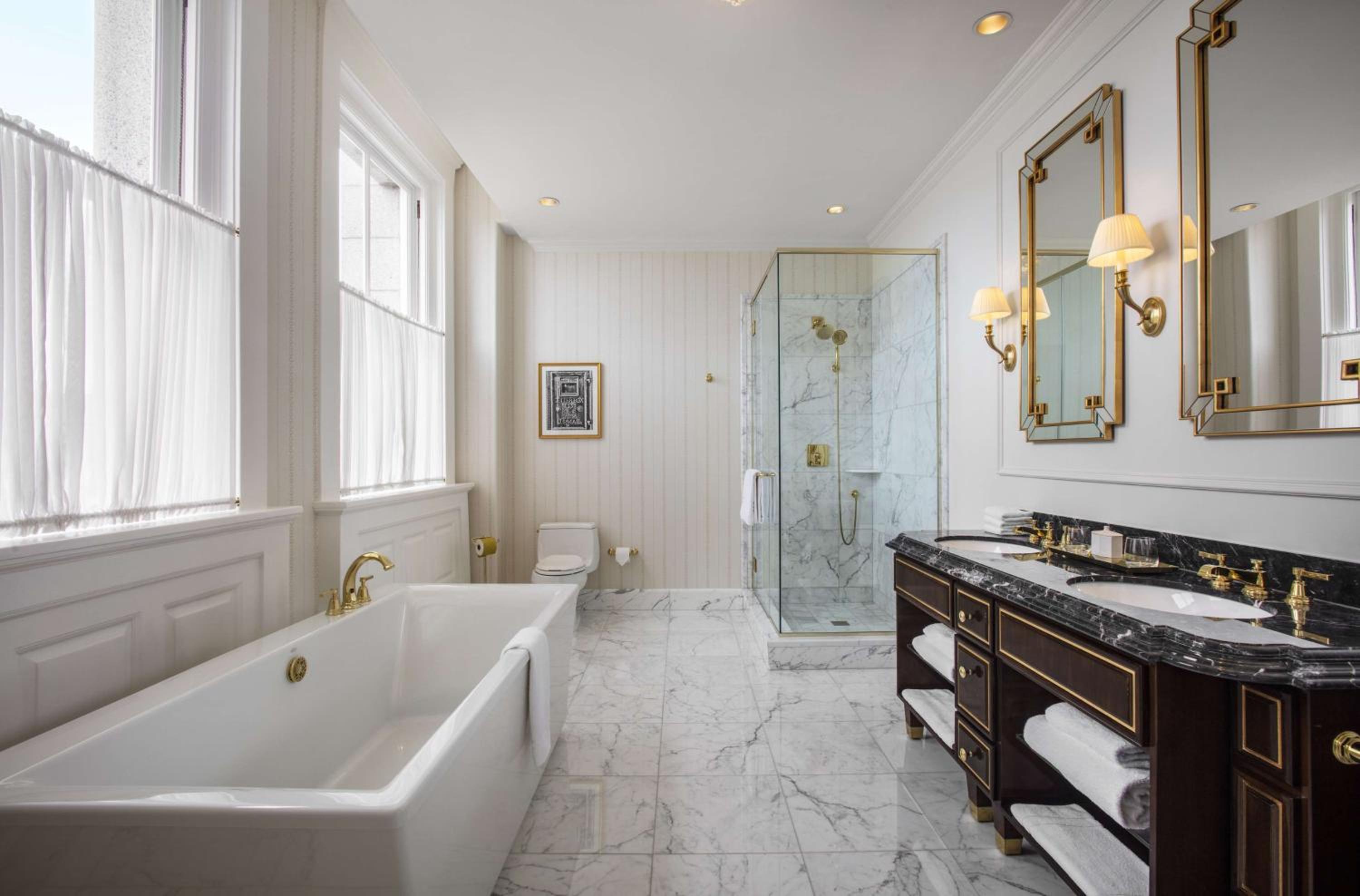 One-Bedroom Suite thumbnail 5