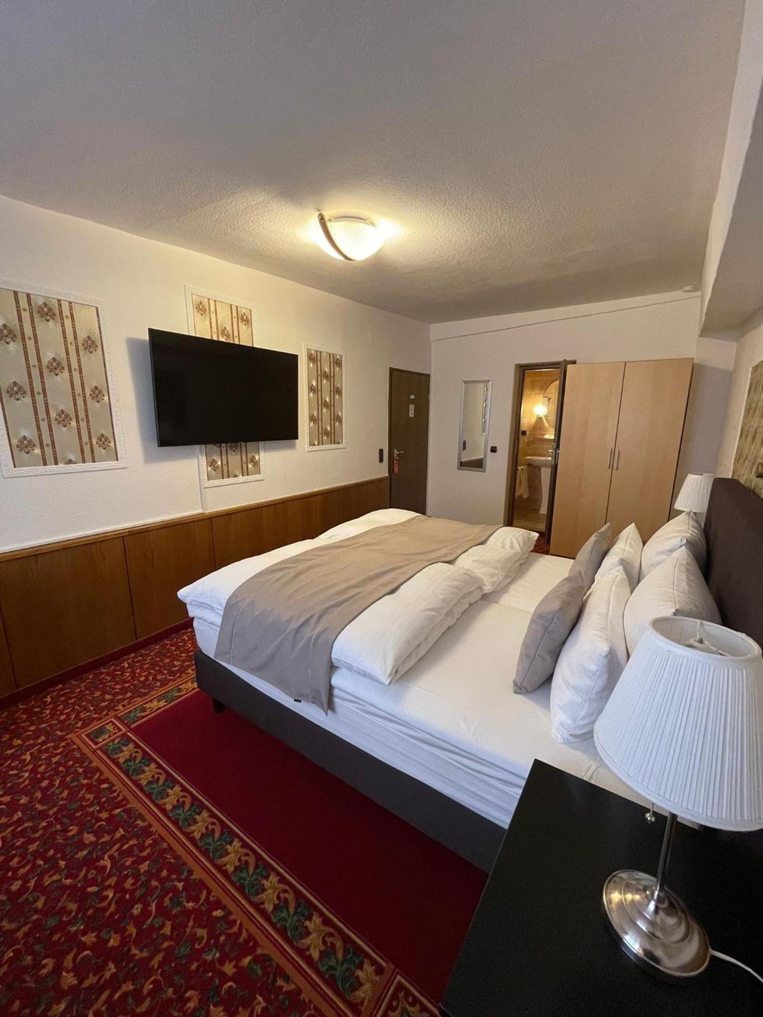 Double Room with Private Bathroom photo 3