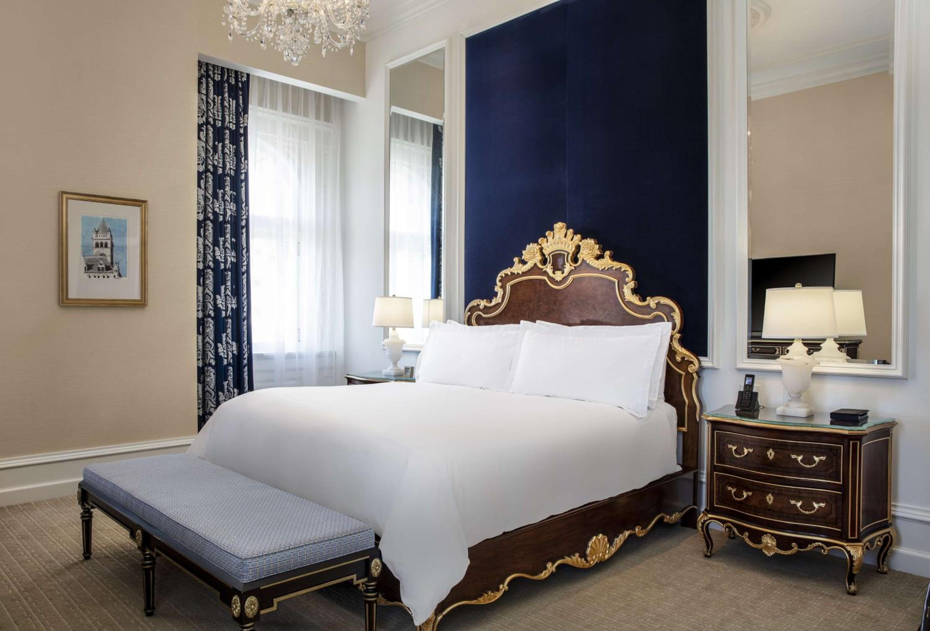 Deluxe King Room with Roll-in Shower - Mobility and Hearing Accessible
