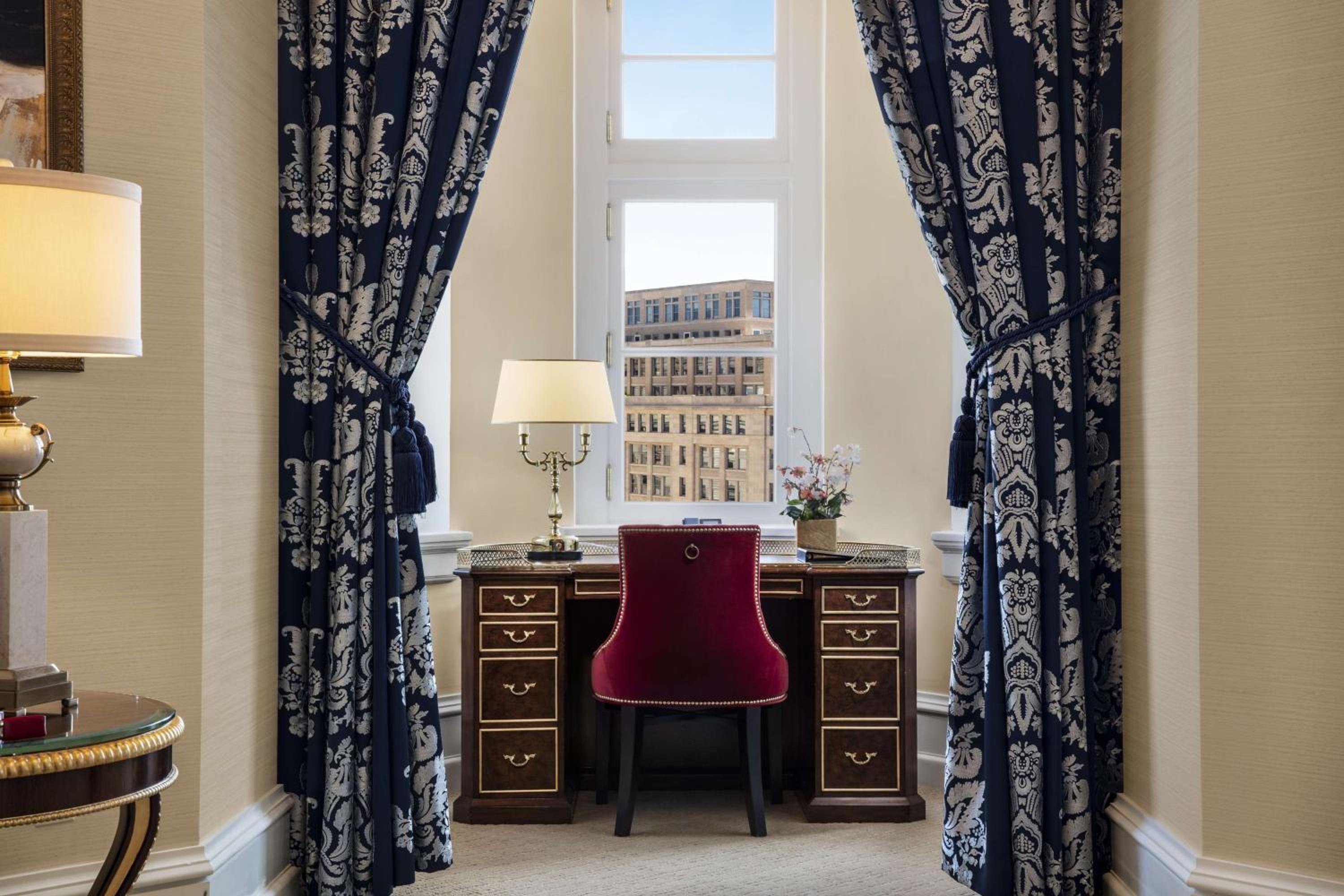 One-Bedroom King Suite