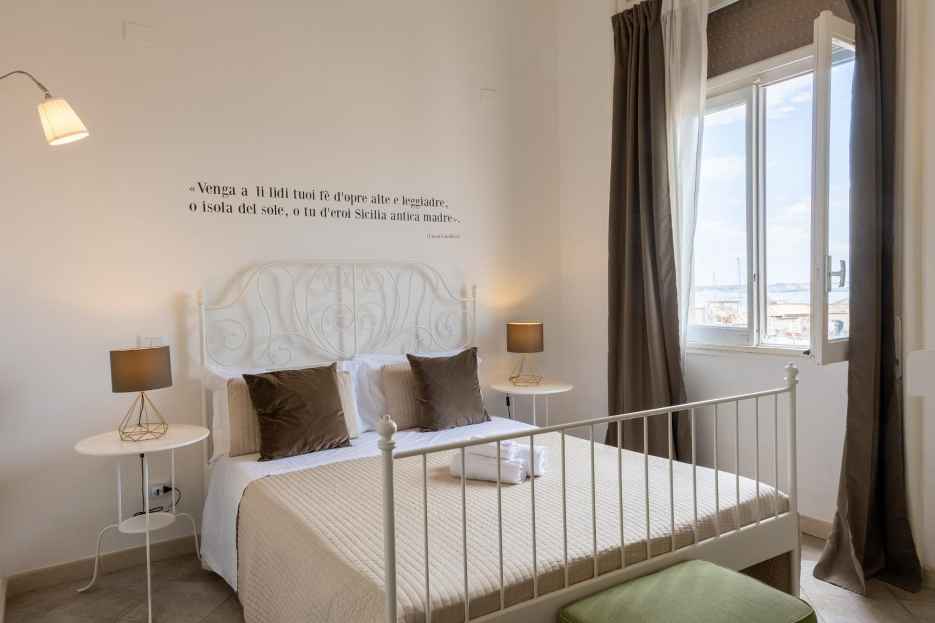 Double Room with Sea View - Photo 3