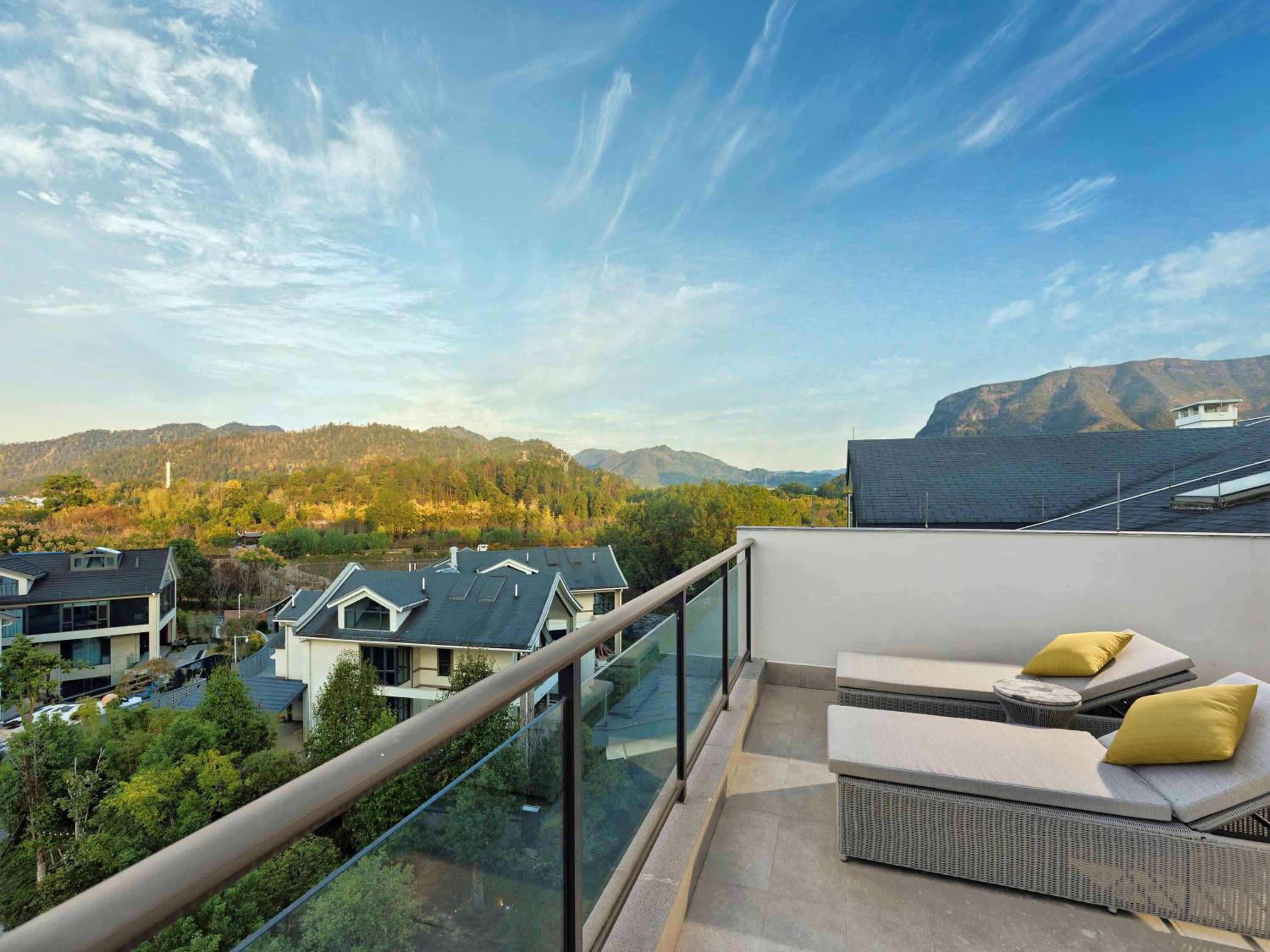 Premium King Suite - Photo 2
