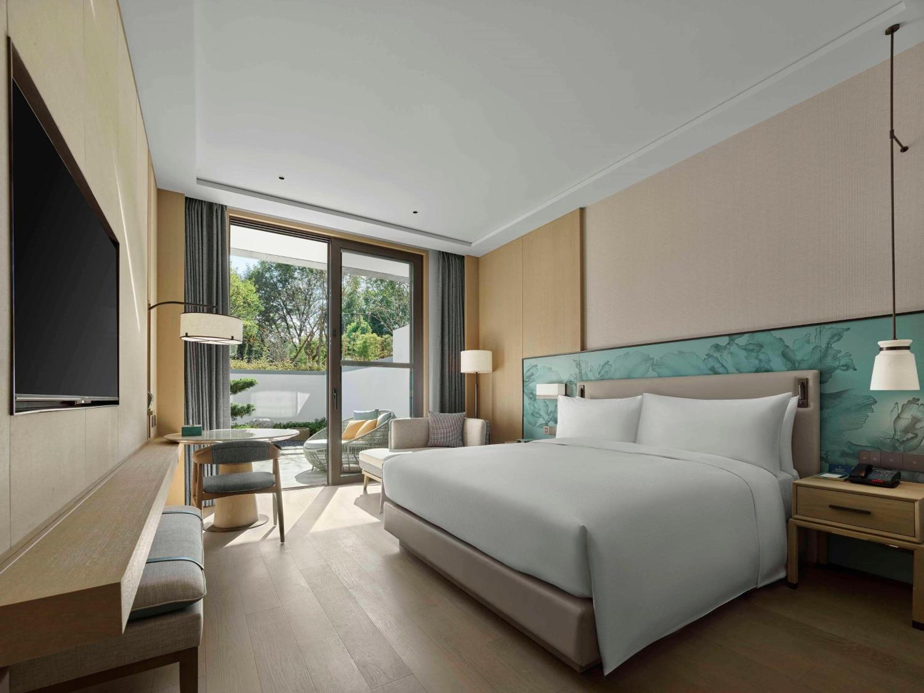 Deluxe King Room with Garden - Photo 1